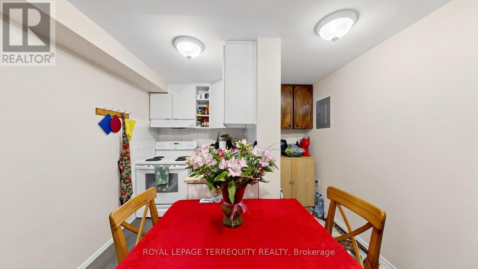 321 Lakeshore Road E, Mississauga, Ontario  L5G 1H3 - Photo 28 - W13174128