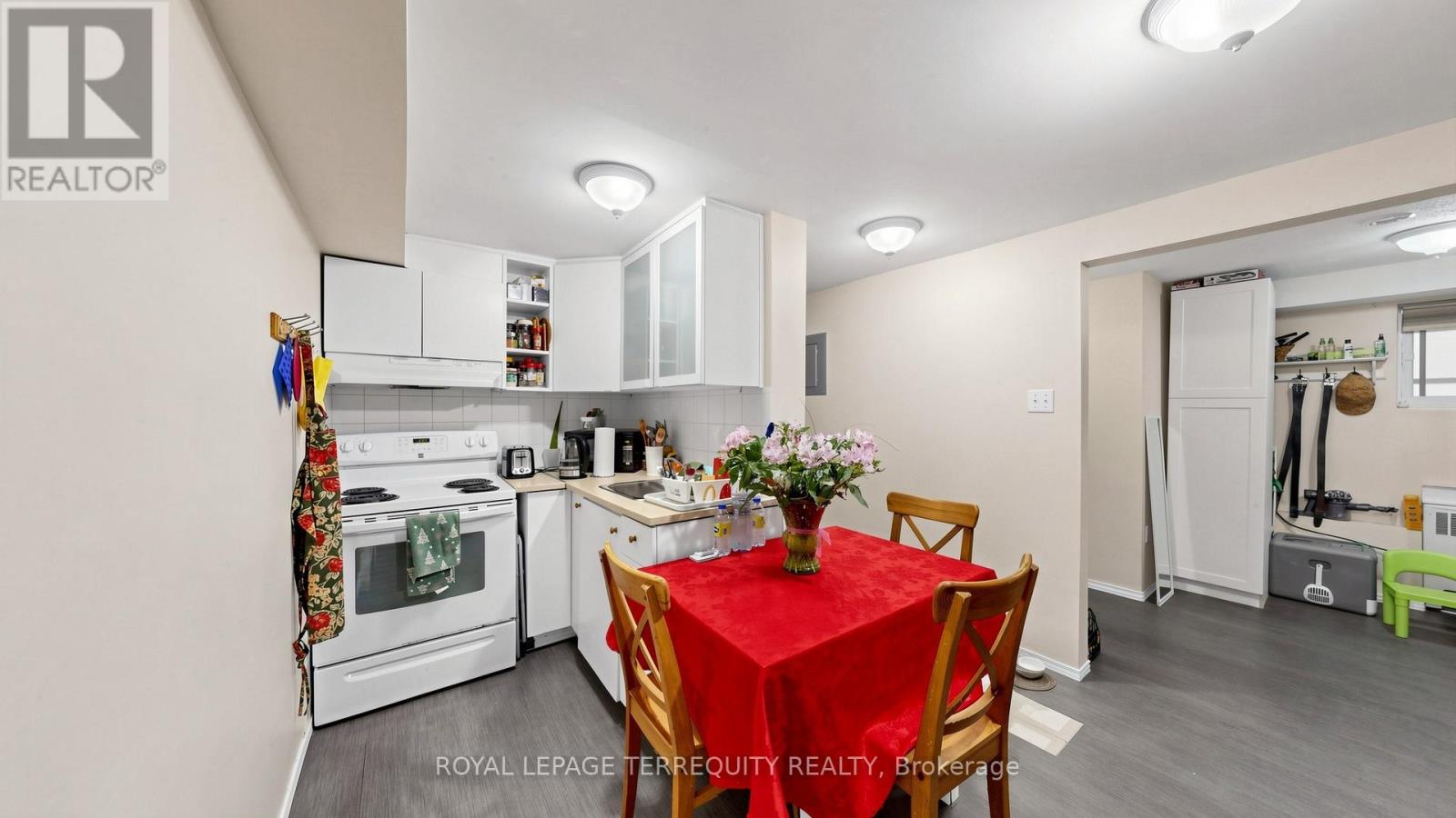 321 Lakeshore Road E, Mississauga, Ontario  L5G 1H3 - Photo 29 - W13174128