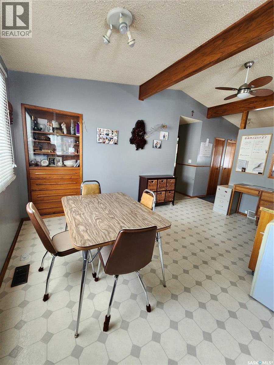 304 Second Avenue E, Lampman, Saskatchewan  S0C 1N0 - Photo 14 - SK030695