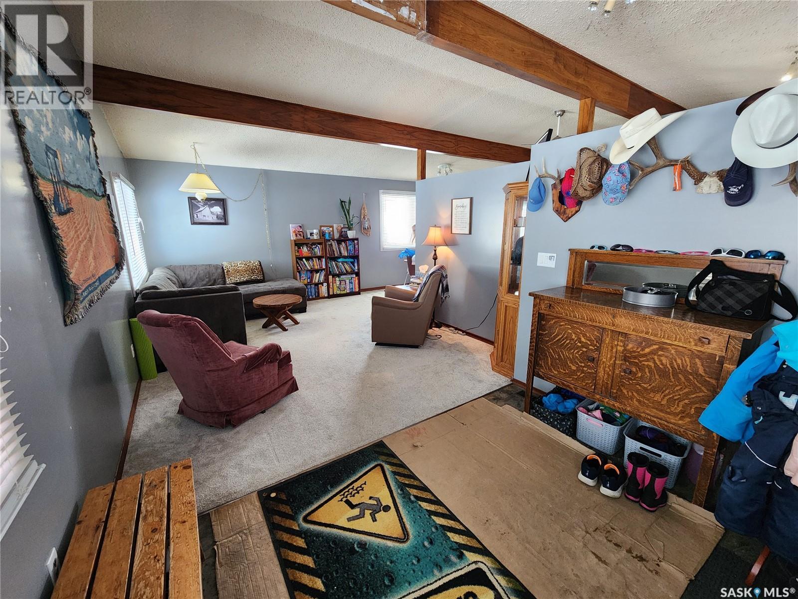 304 Second Avenue E, Lampman, Saskatchewan  S0C 1N0 - Photo 3 - SK030695