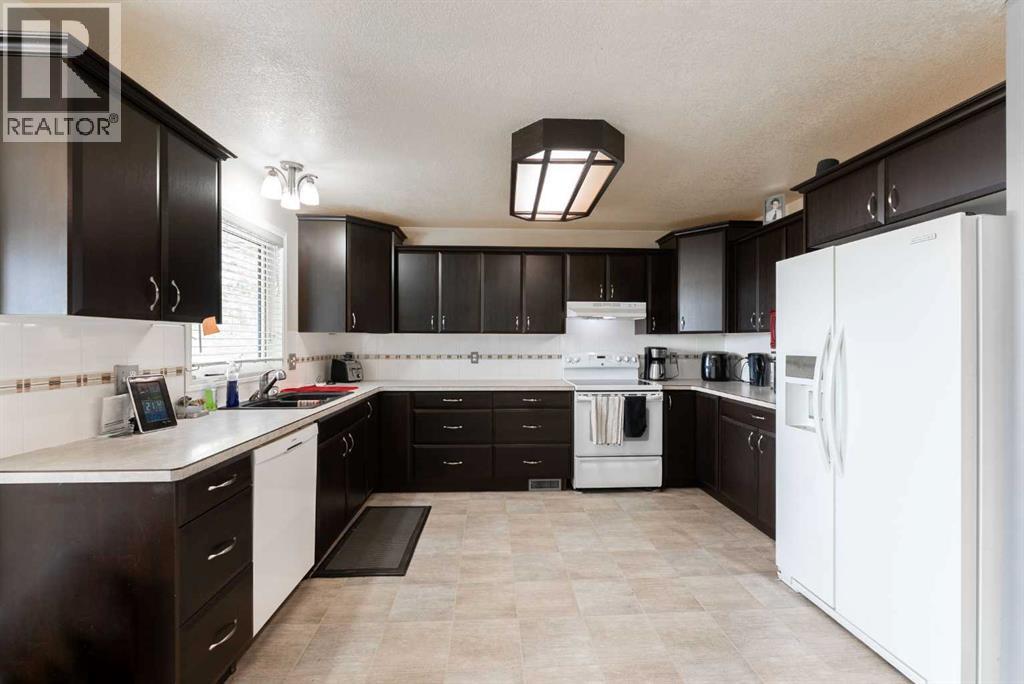 118 Mckechney Avenue, Diamond City, Alberta  T0K 0T0 - Photo 4 - A2337478