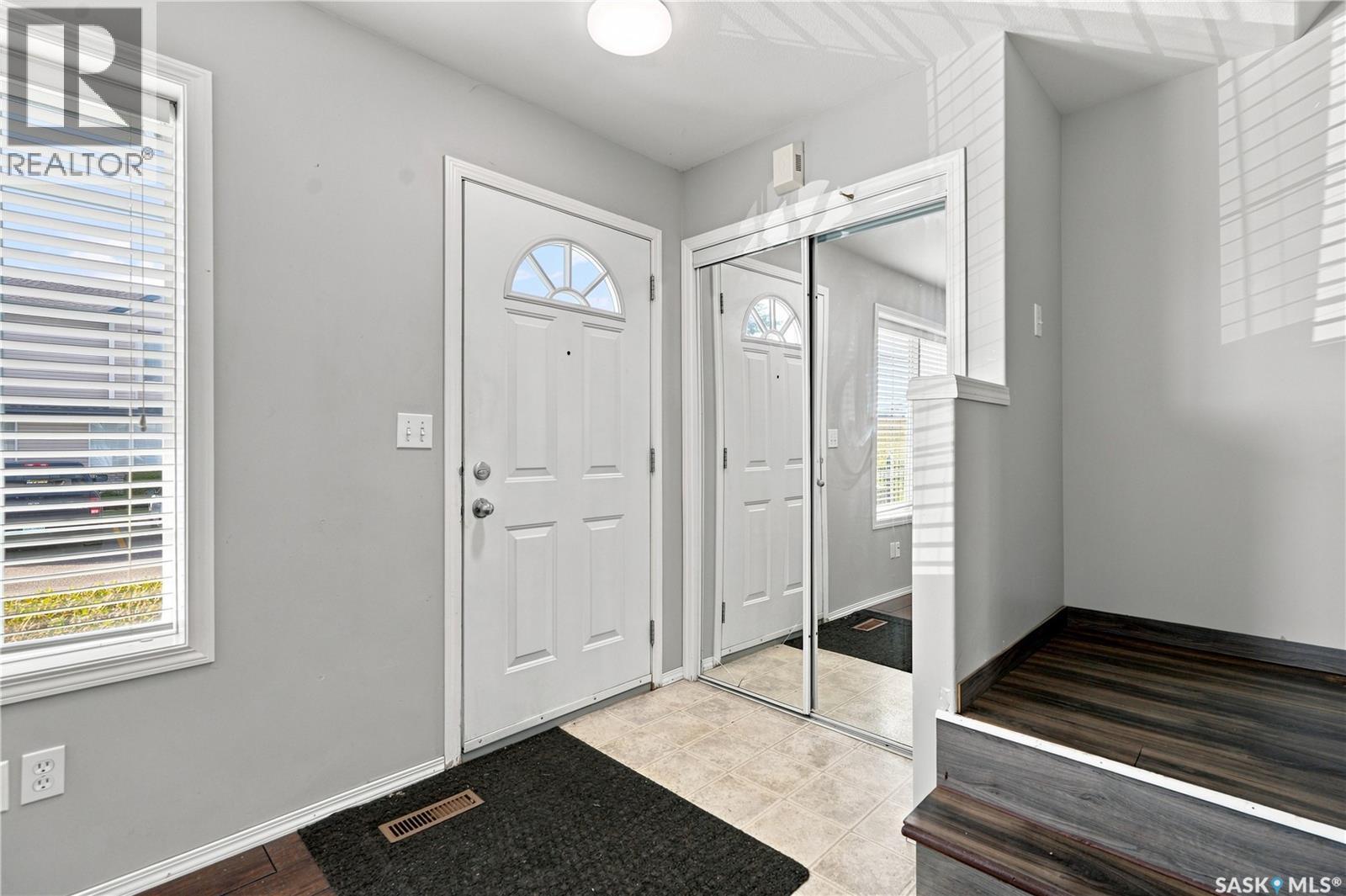 106 663 Beckett Crescent, Saskatoon, Saskatchewan  S7N 4X2 - Photo 3 - SK046057