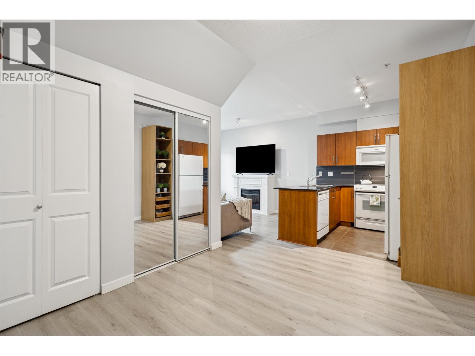 201 1661 Fraser Avenue, Port Coquitlam, British Columbia  V3B 0B6 - Photo 12 - R3126360