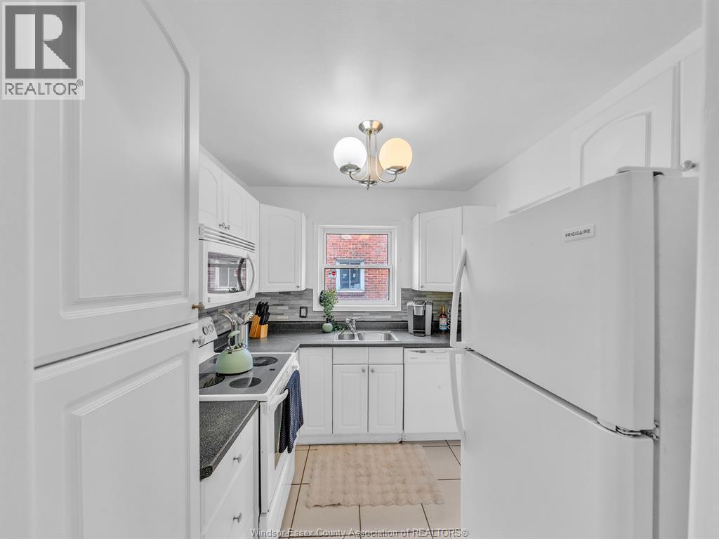 2187 Girardot, Windsor, Ontario  N9B 1R3 - Photo 14 - 26020288