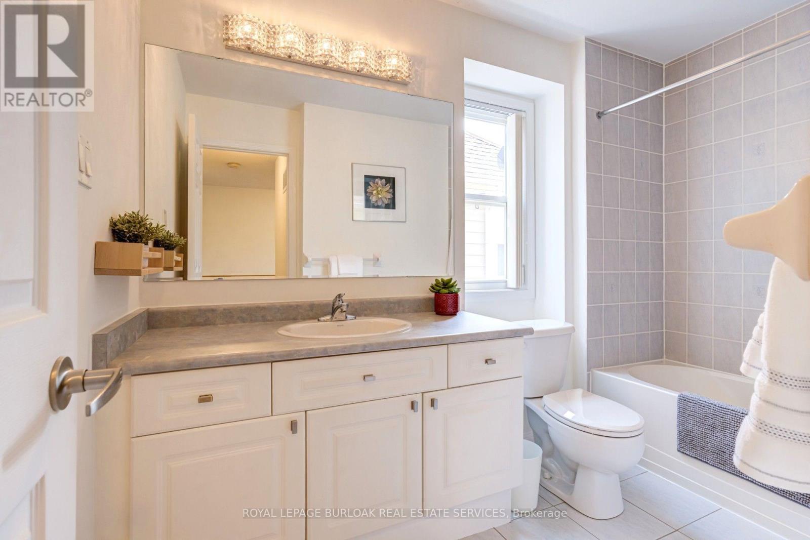 672 Mceastern Path, Milton, Ontario L9T 0G4 - Photo 32 - W13678562
