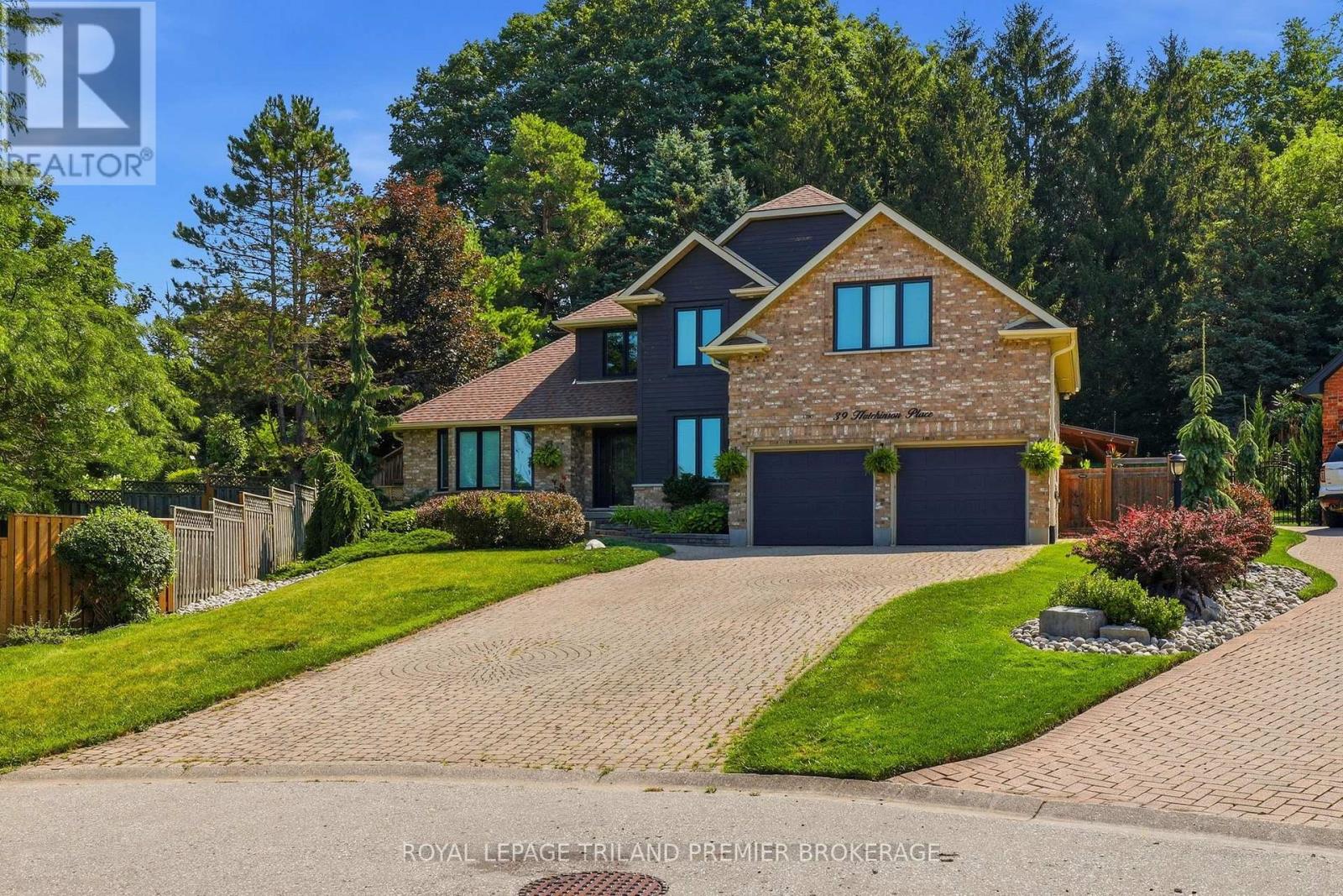 39 HUTCHINSON PLACE, Woodstock, Ontario