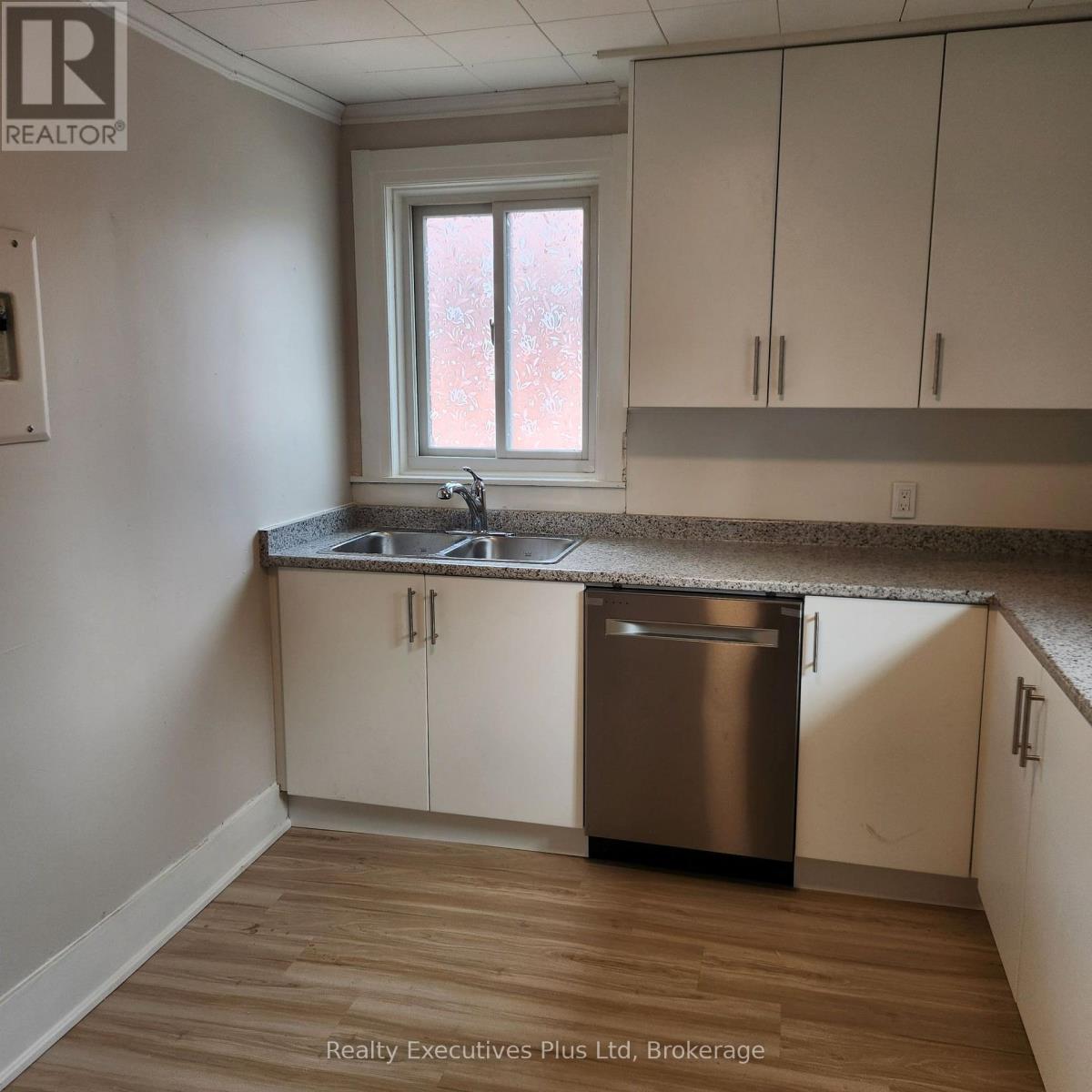 Apt 2 - 439 Manly Street, Midland, Ontario  L4R 3E6 - Photo 8 - S13692468