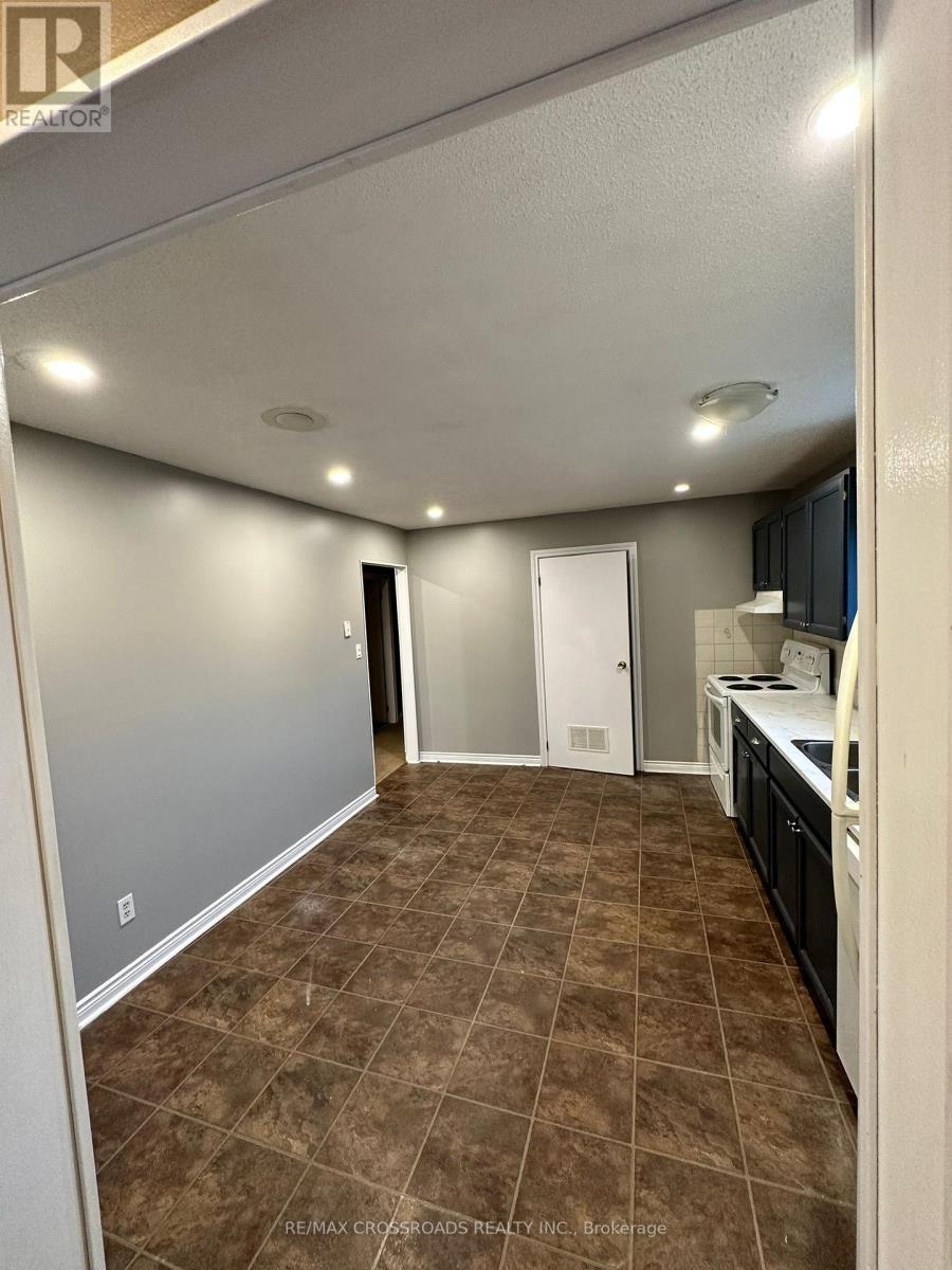 Main - 613 Perry Street, Whitby, Ontario  L1N 4C6 - Photo 12 - E13692386