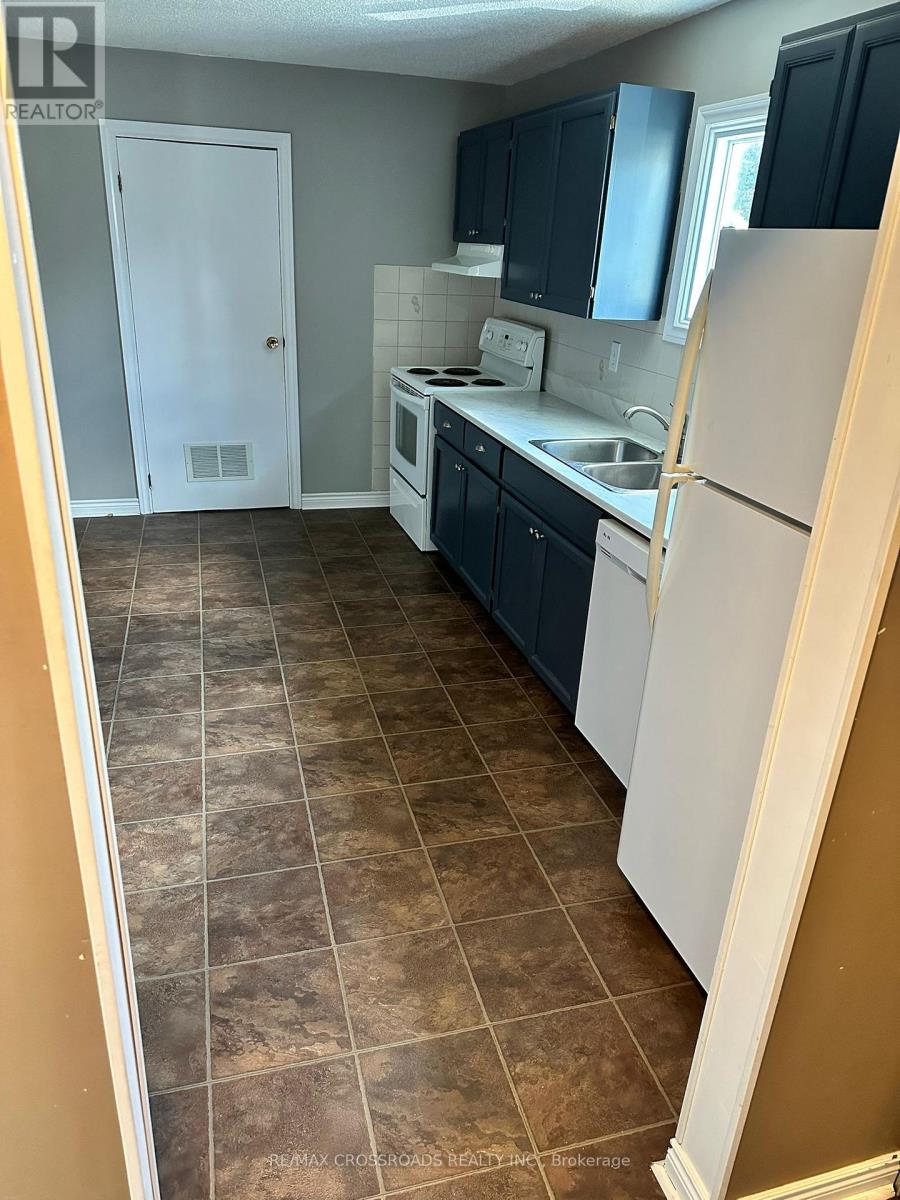 Main - 613 Perry Street, Whitby, Ontario  L1N 4C6 - Photo 2 - E13692386