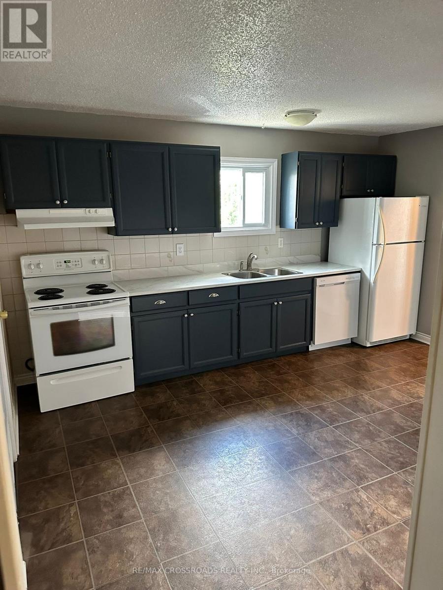 Main - 613 Perry Street, Whitby, Ontario  L1N 4C6 - Photo 4 - E13692386
