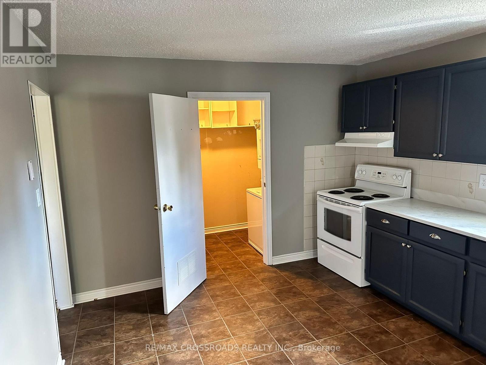 Main - 613 Perry Street, Whitby, Ontario  L1N 4C6 - Photo 5 - E13692386