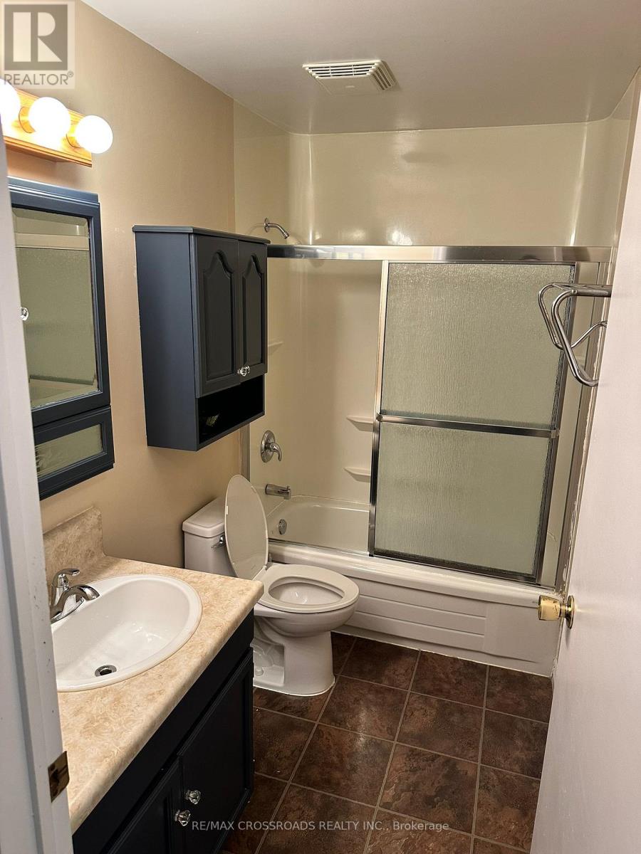 Main - 613 Perry Street, Whitby, Ontario  L1N 4C6 - Photo 8 - E13692386