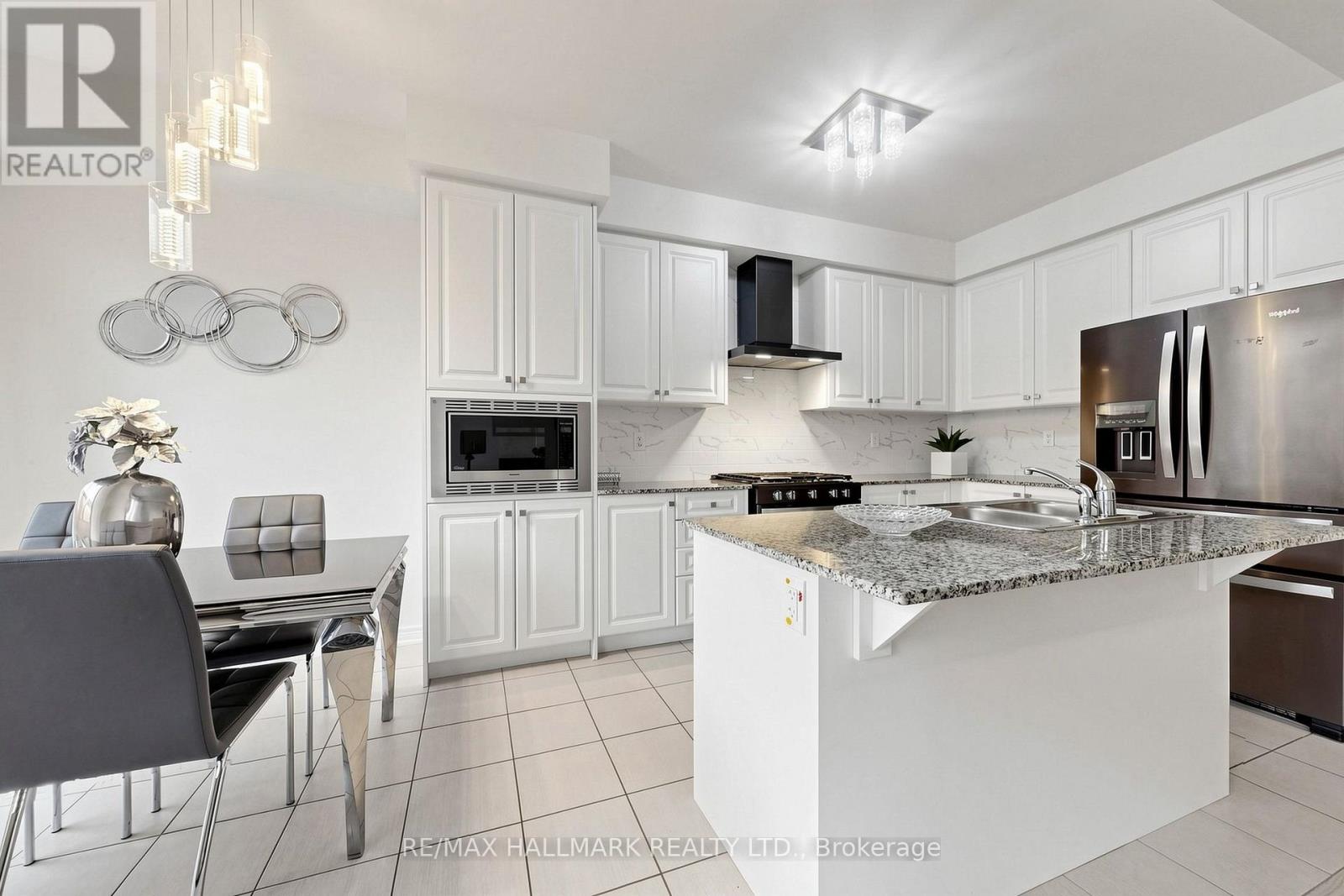 19 Conarty Crescent, Whitby, Ontario L1P 0L4 - Photo 12 - E13692586