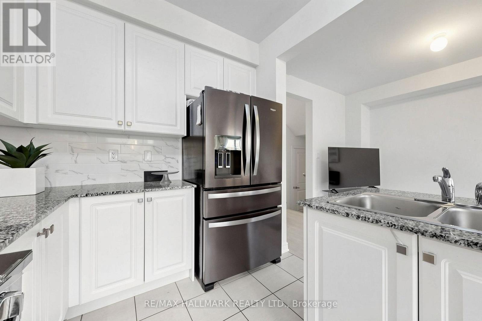 19 Conarty Crescent, Whitby, Ontario L1P 0L4 - Photo 15 - E13692586