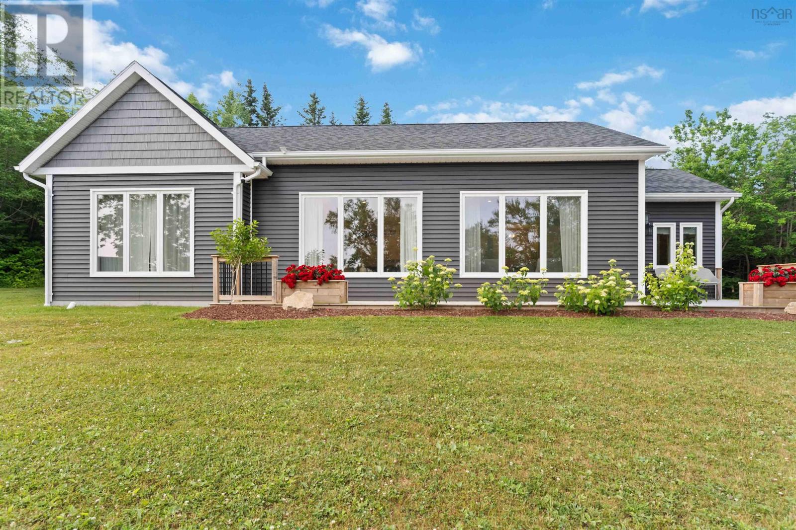 232/236 Victoria Street, Digby, Nova Scotia  B0V 1A0 - Photo 3 - 202600649