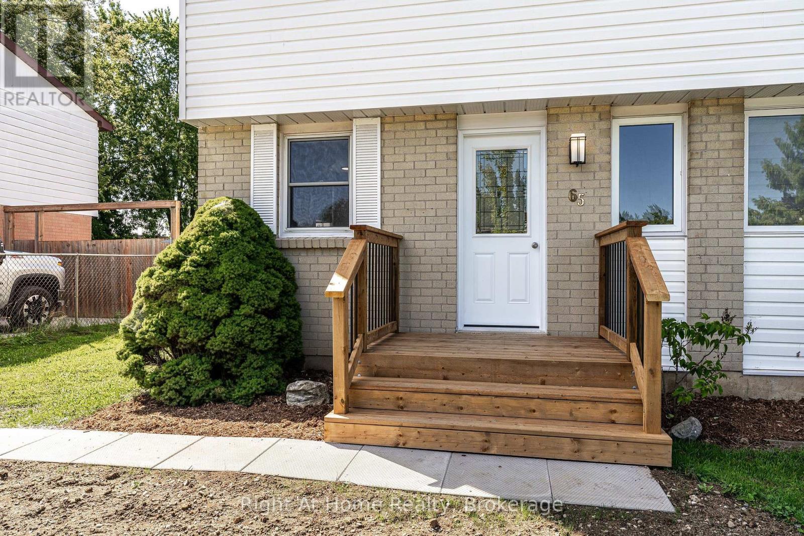 65 Maple Avenue, Stratford, Ontario  N5A 7C3 - Photo 2 - X13692490