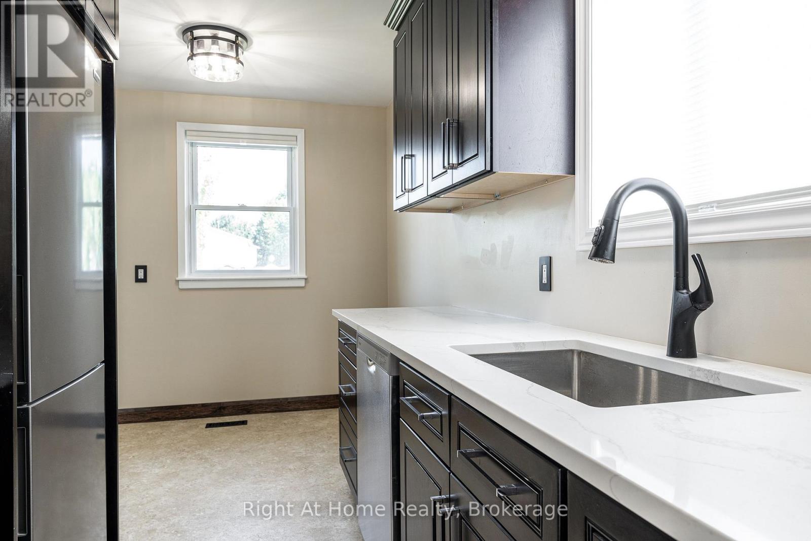 65 Maple Avenue, Stratford, Ontario  N5A 7C3 - Photo 8 - X13692490