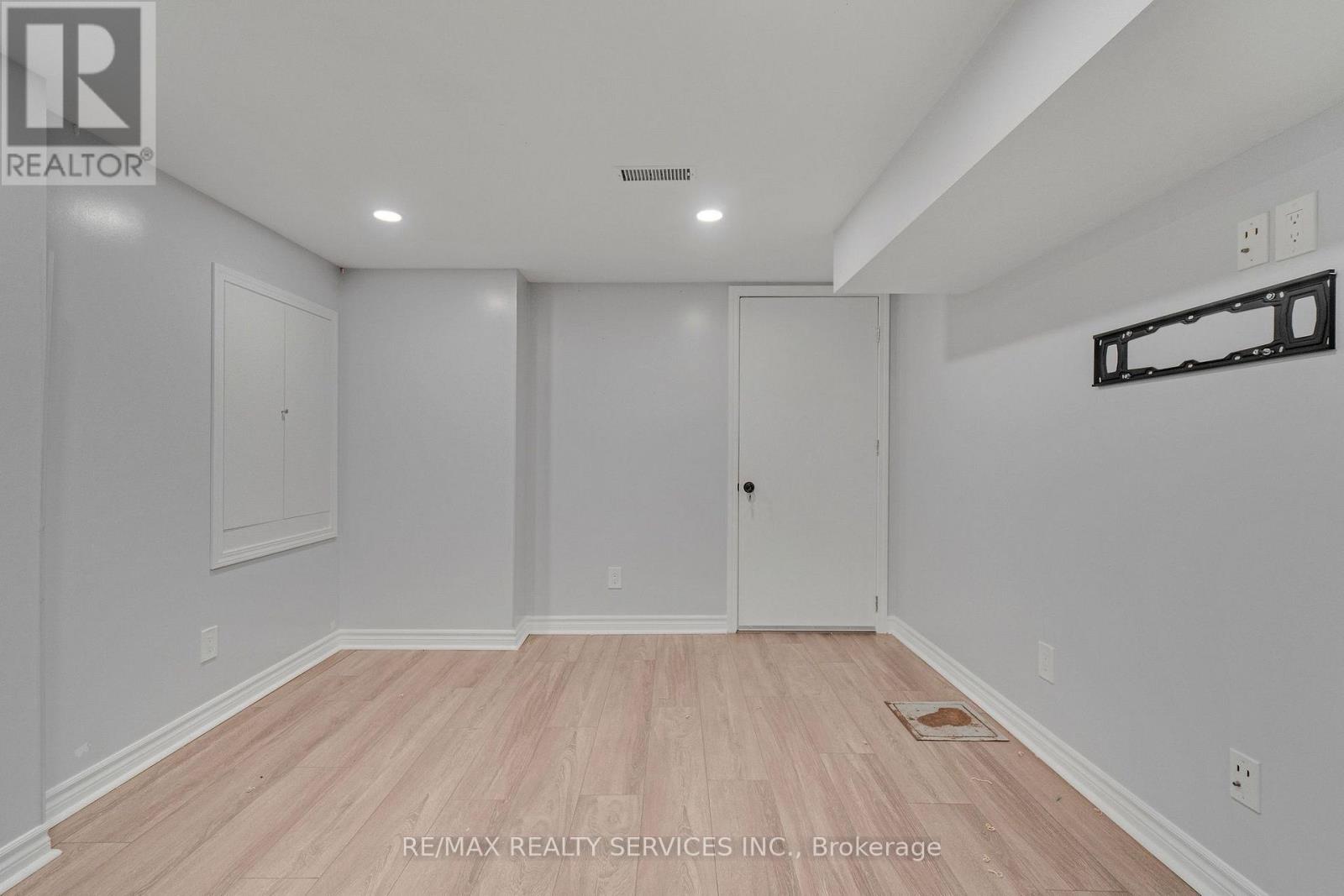 Bsmt - 28 Manzanita Crescent, Brampton, Ontario L7A 0C4 - Photo 2 - W13548364
