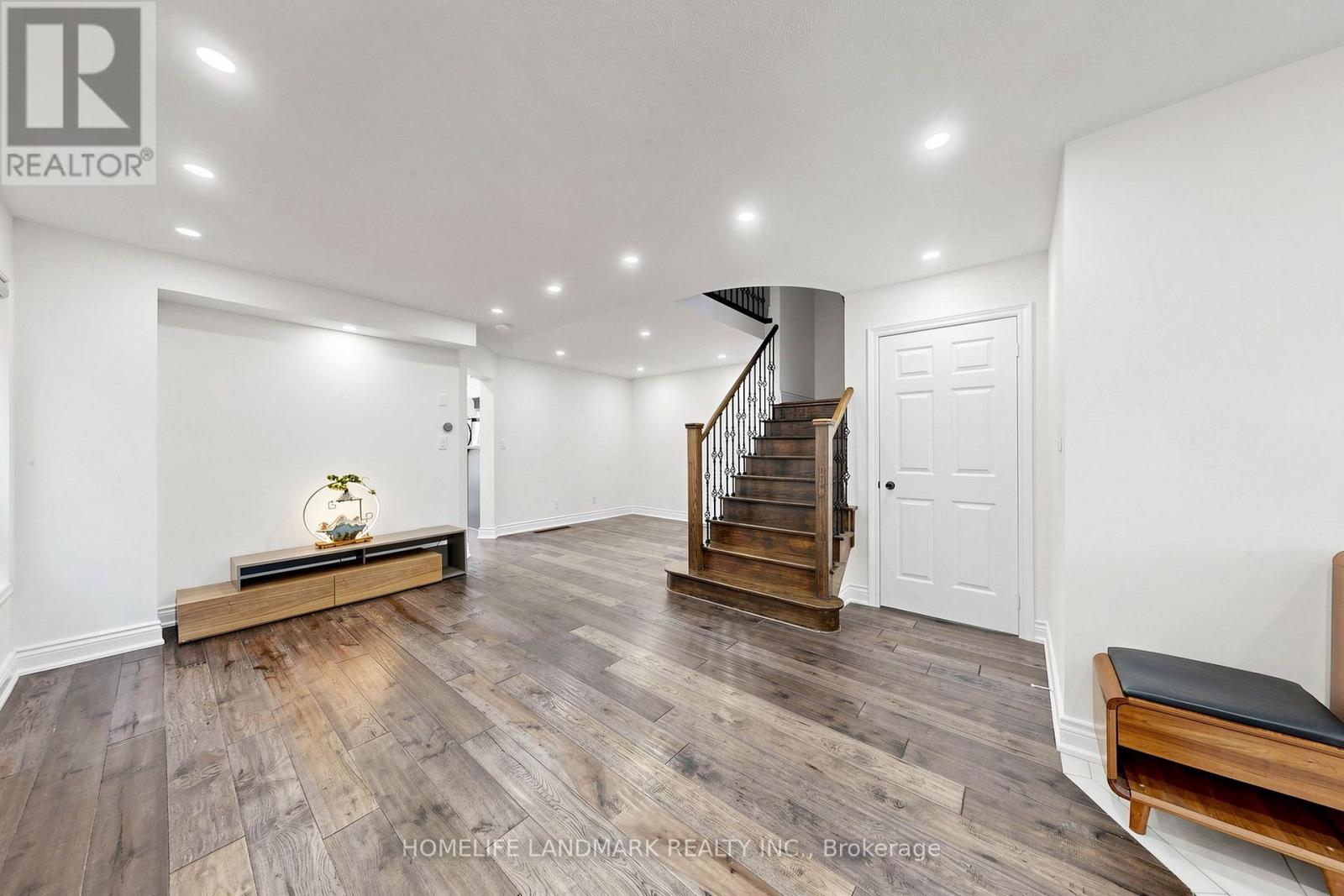 199 Purcell Crescent, Vaughan (Maple), Ontario  L6A 3C5 - Photo 6 - N13692510