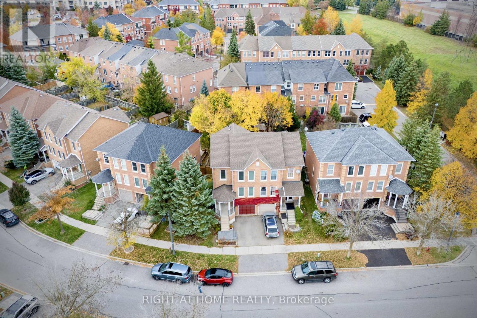 54 Amberhill Way, Aurora, Ontario L4G 7E1 - Photo 2 - N13692574