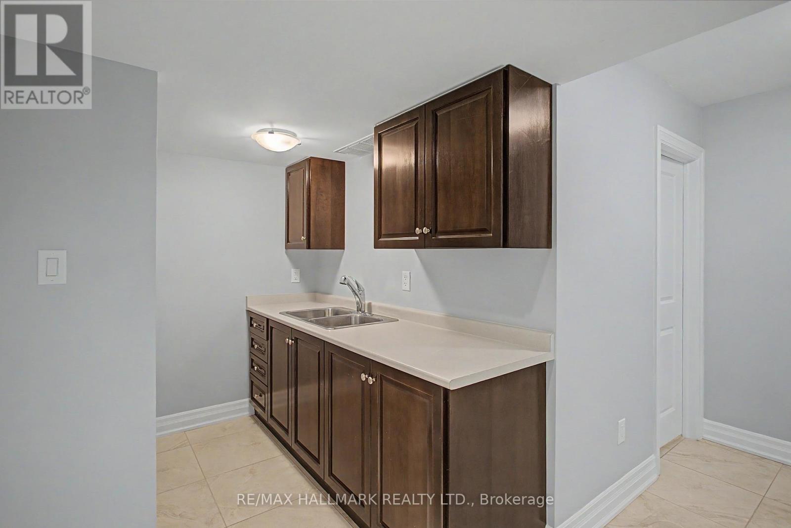 102 Duncan Road, Richmond Hill (Langstaff), Ontario  L4C 6J7 - Photo 37 - N13692608