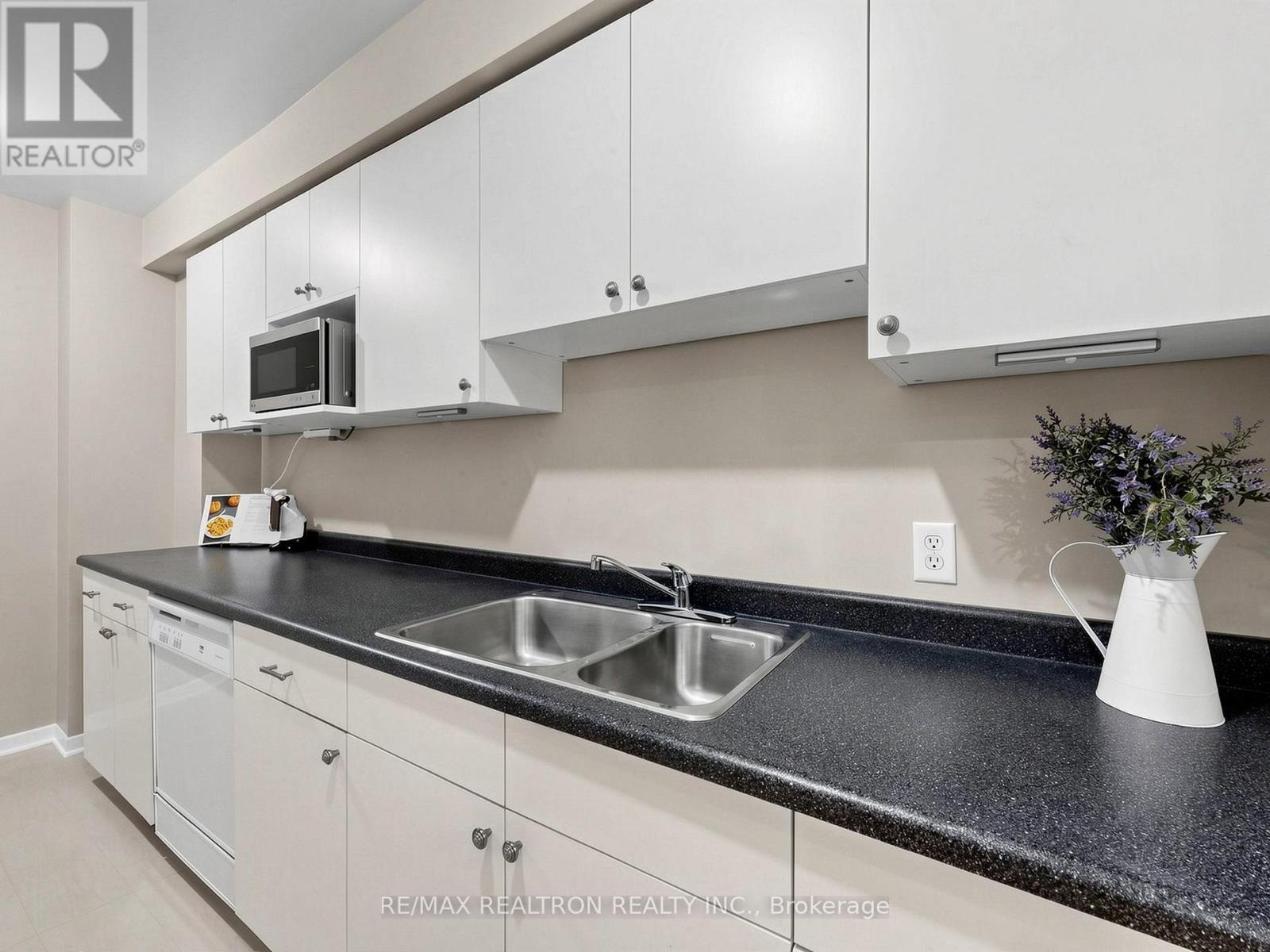 12 Robin Court, Barrie, Ontario  L4M 5M1 - Photo 12 - S13692568