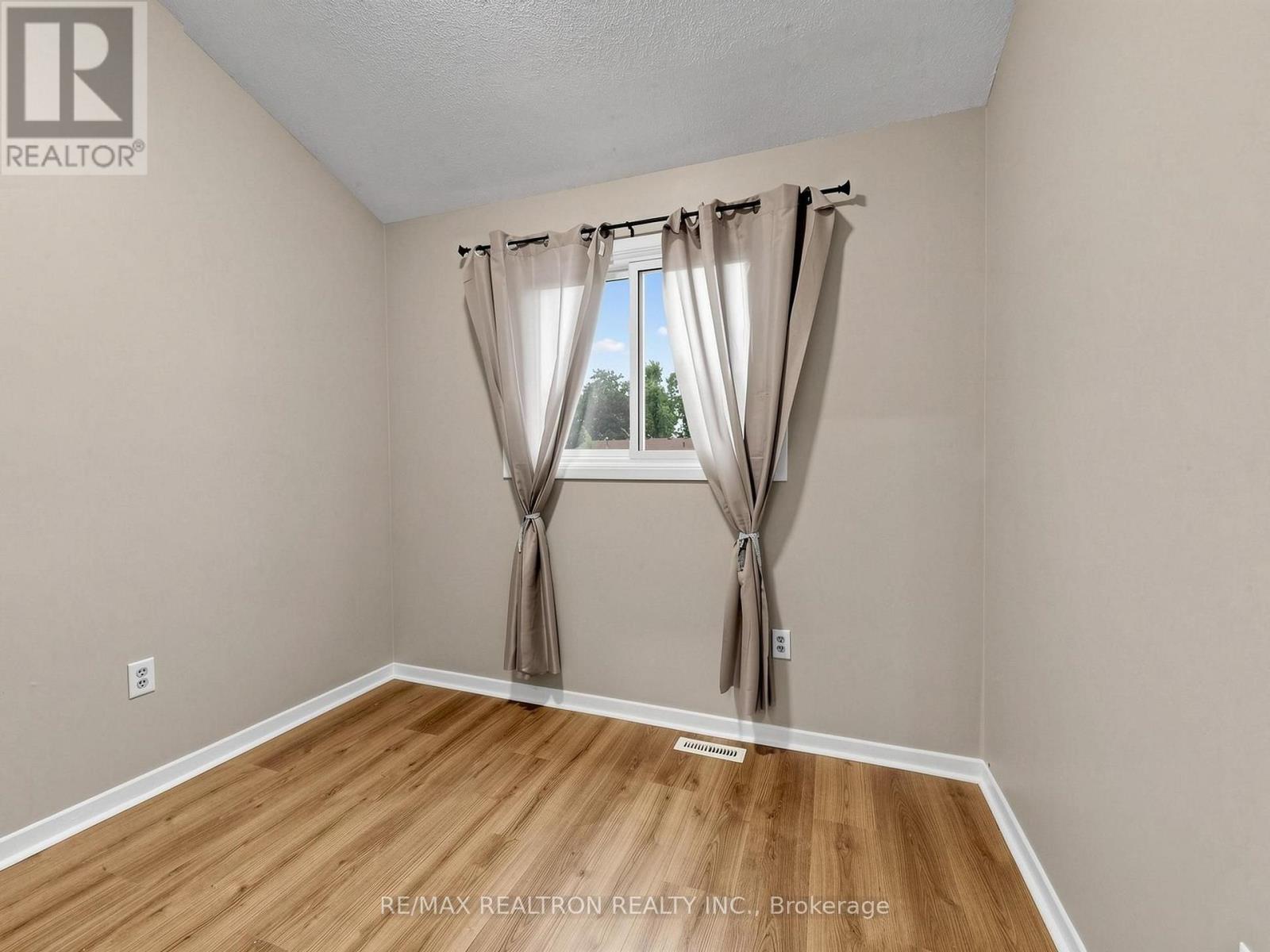 12 Robin Court, Barrie, Ontario  L4M 5M1 - Photo 17 - S13692568