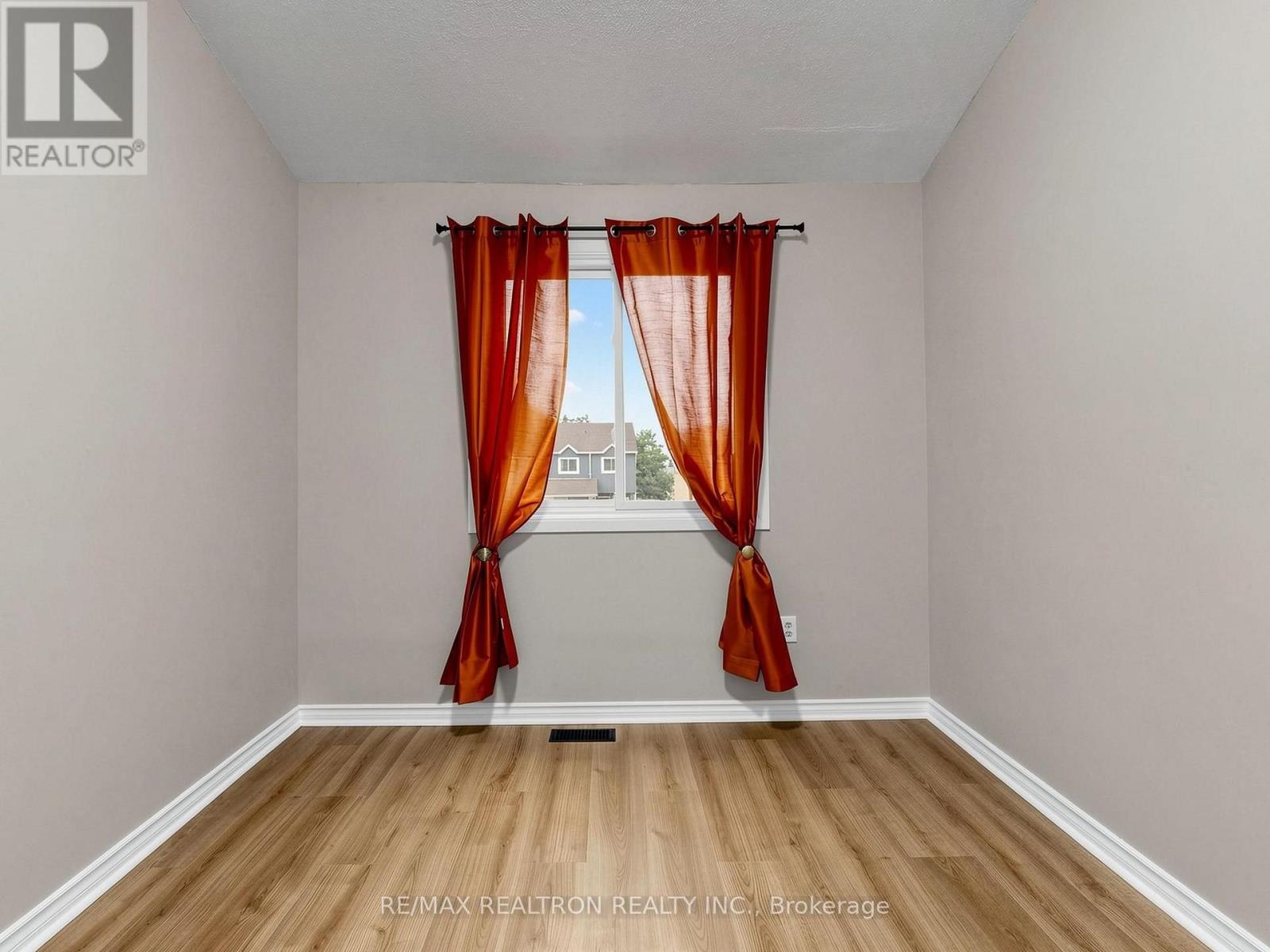 12 Robin Court, Barrie, Ontario  L4M 5M1 - Photo 18 - S13692568