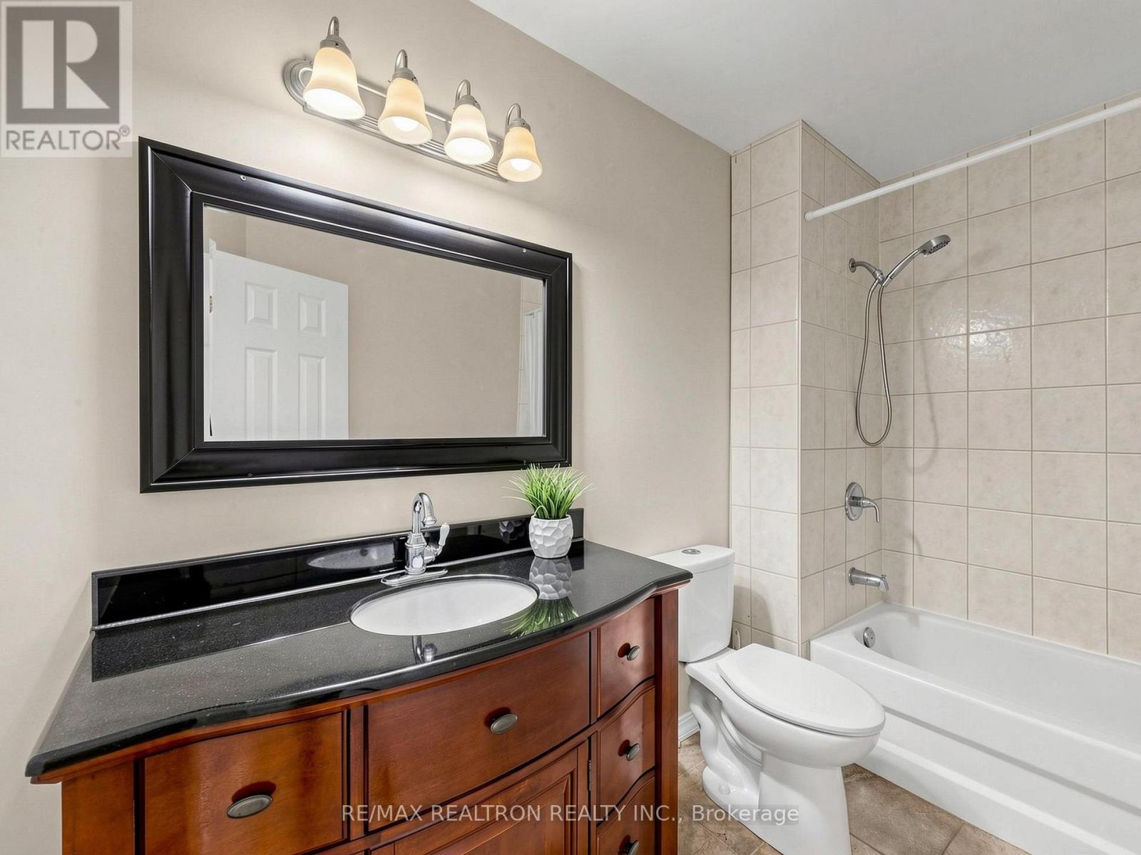 12 Robin Court, Barrie, Ontario  L4M 5M1 - Photo 25 - S13692568