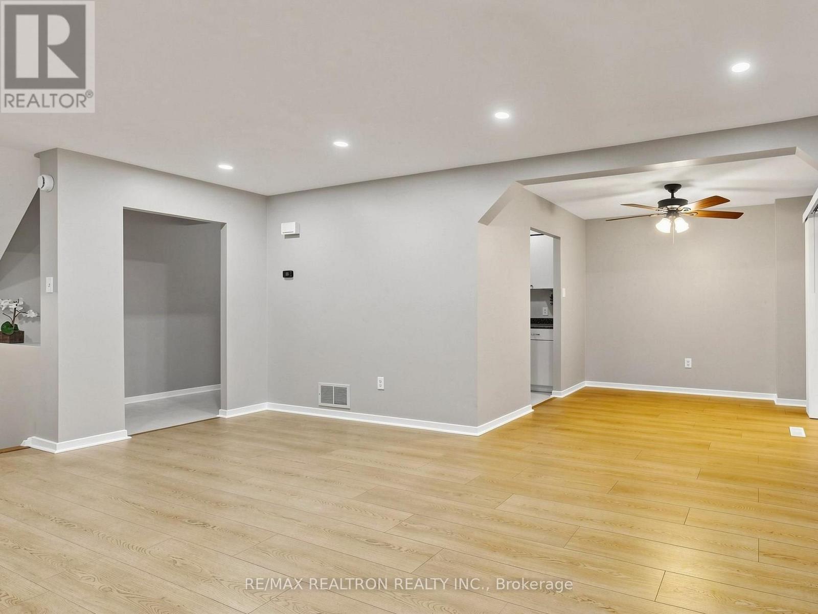 12 Robin Court, Barrie, Ontario  L4M 5M1 - Photo 6 - S13692568