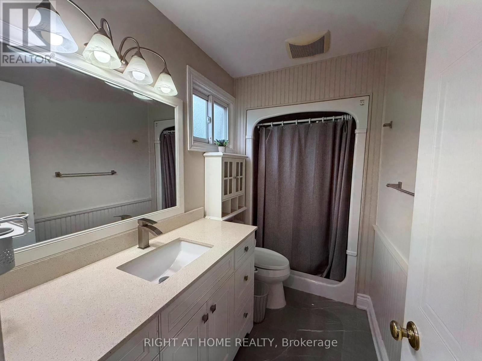 4203 Colonial Drive, Mississauga, Ontario  L5L 4C1 - Photo 13 - W13692390
