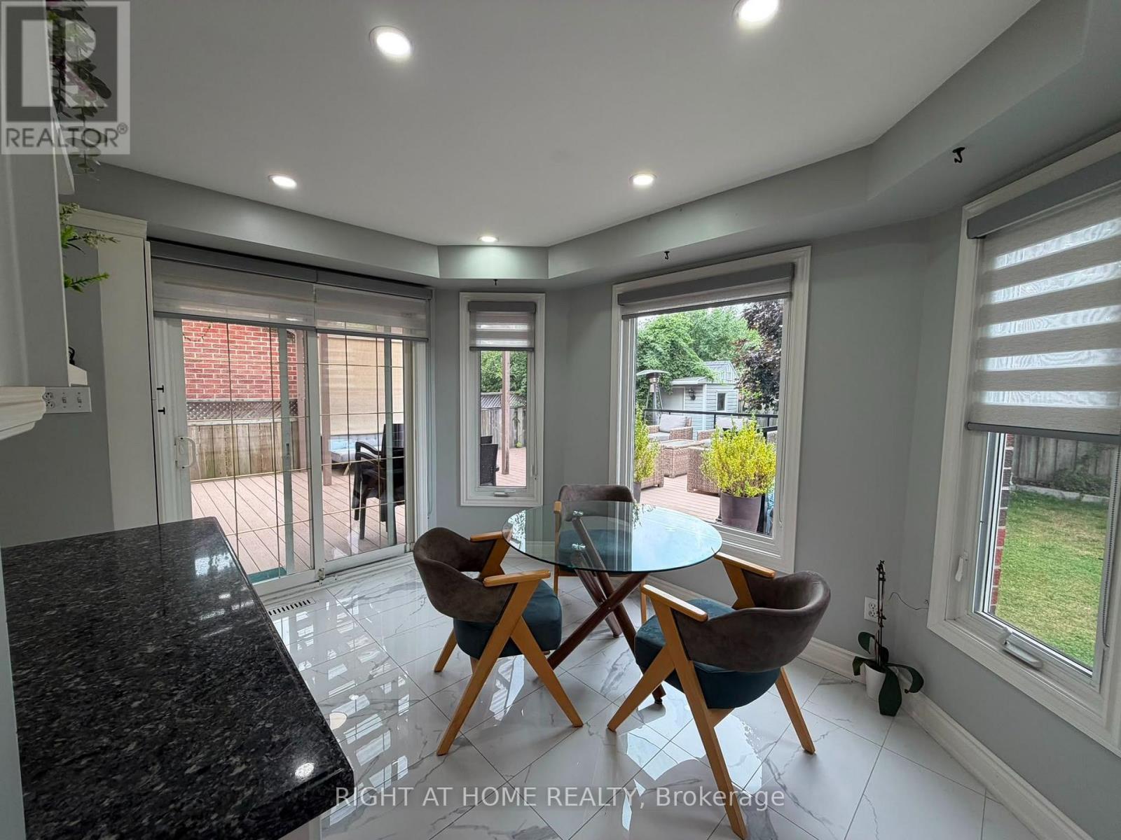 4203 Colonial Drive, Mississauga, Ontario  L5L 4C1 - Photo 3 - W13692390
