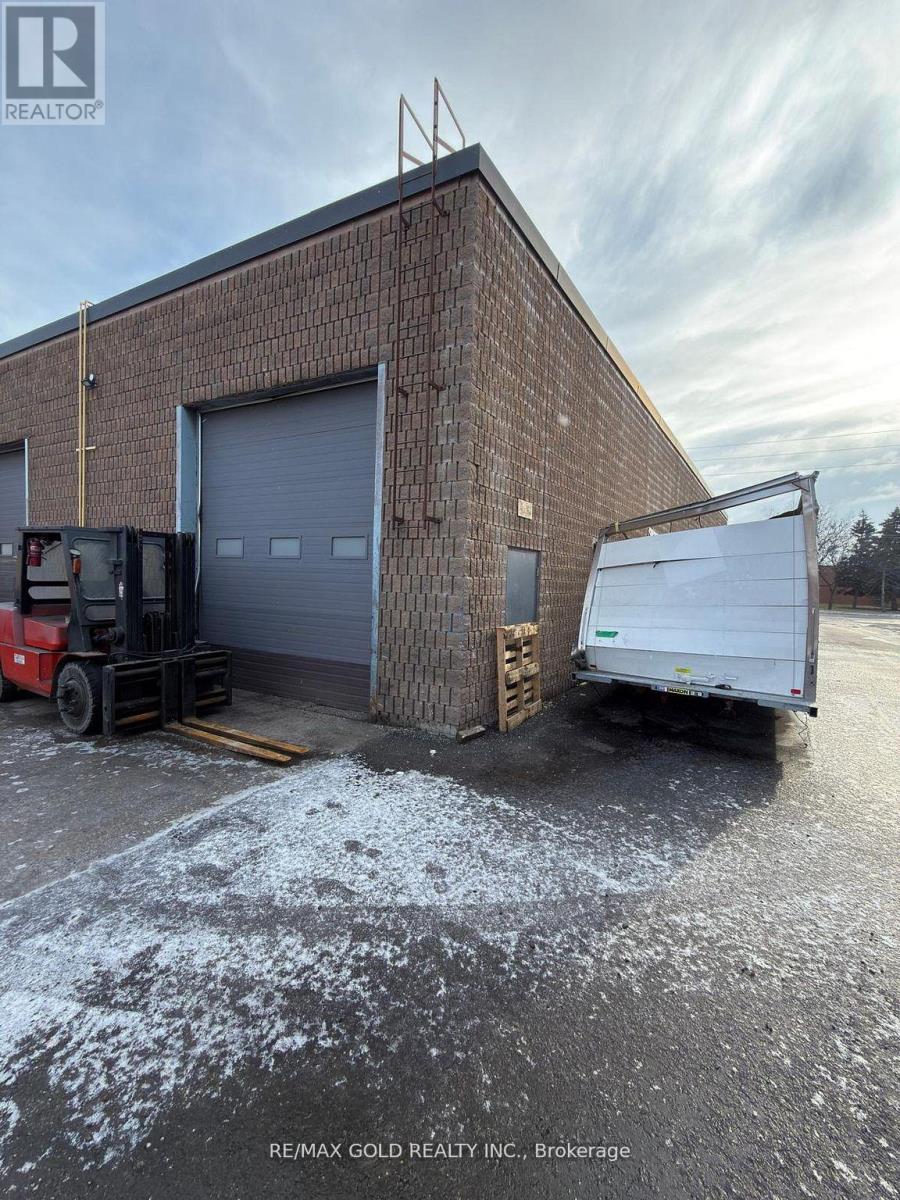 8 - 211 Wilkinson Road, Brampton, Ontario L6T 4M2 - Photo 2 - W13692502