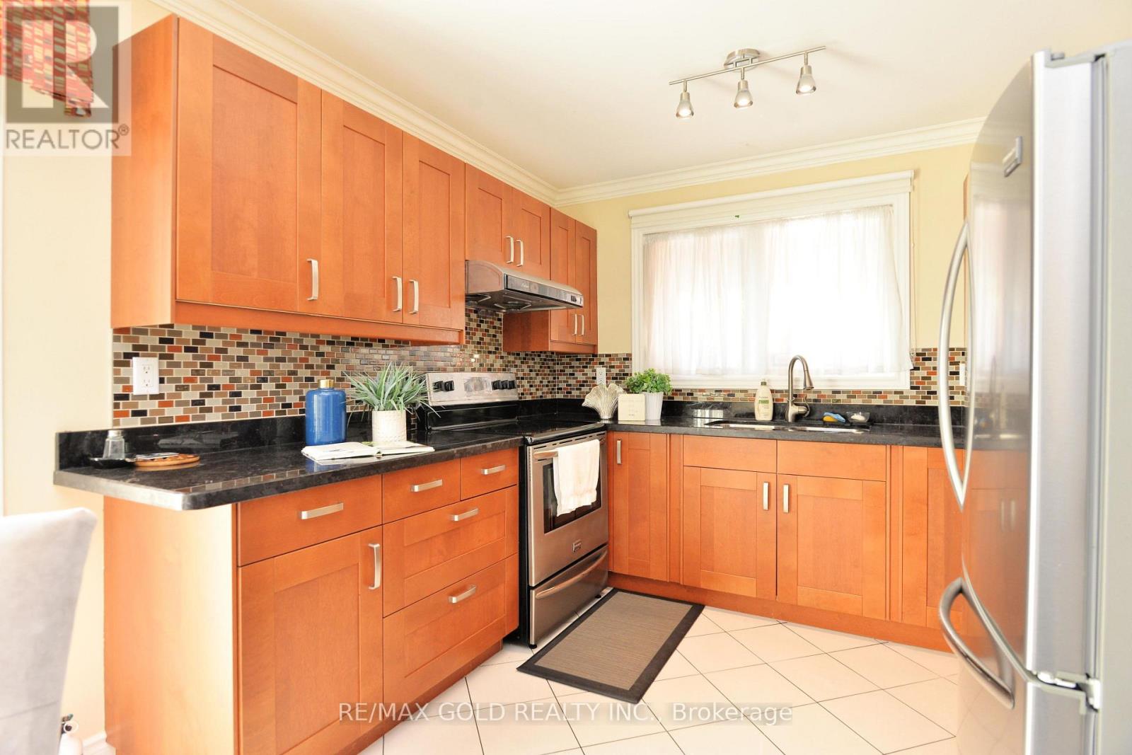 4284 Sawmill Valley Drive, Mississauga, Ontario  L5L 3M9 - Photo 12 - W13692540
