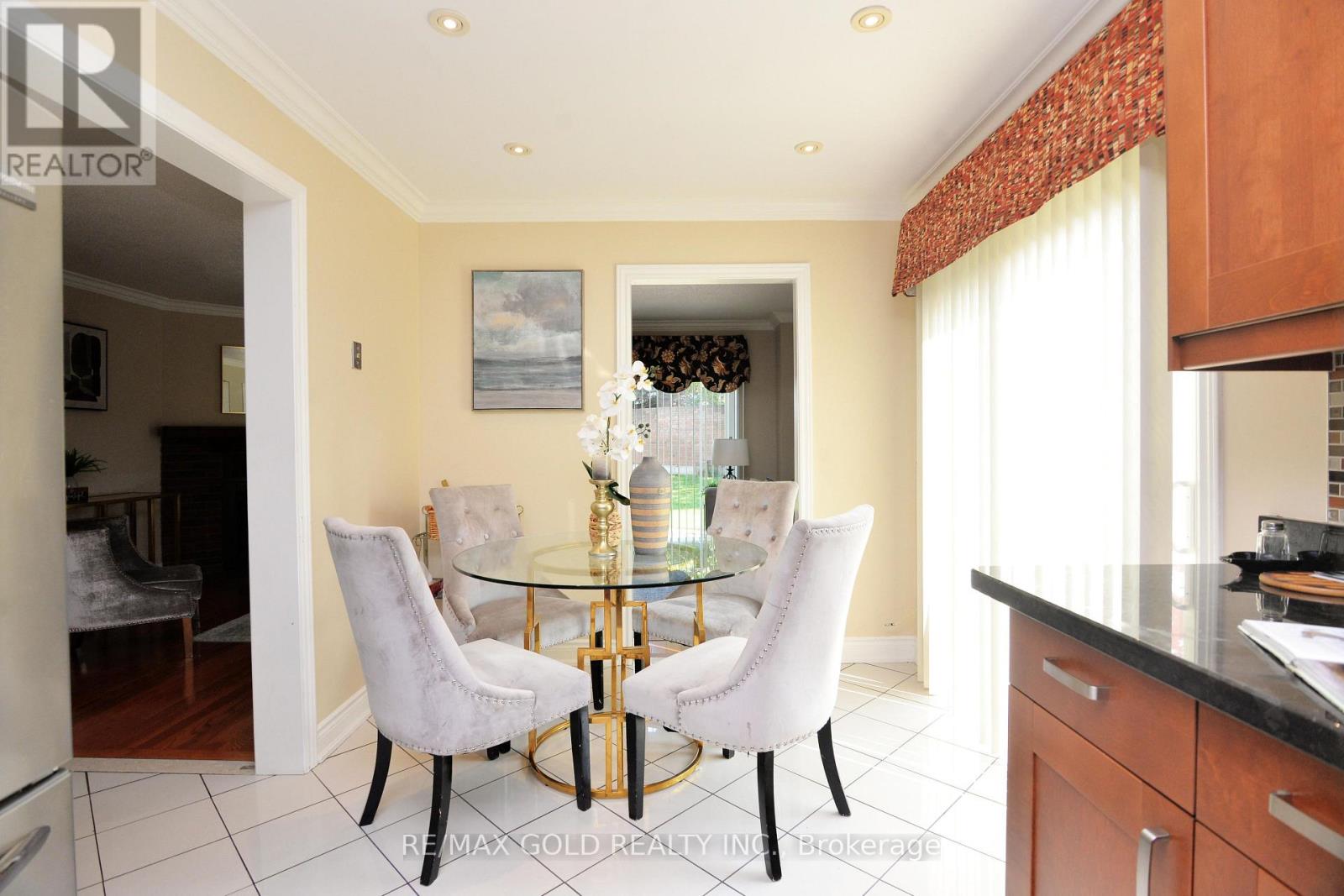4284 Sawmill Valley Drive, Mississauga, Ontario  L5L 3M9 - Photo 16 - W13692540