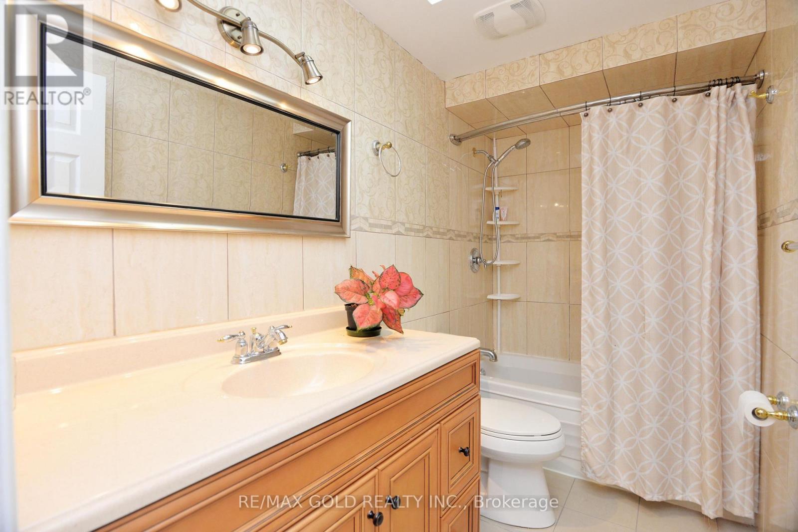 4284 Sawmill Valley Drive, Mississauga, Ontario  L5L 3M9 - Photo 24 - W13692540