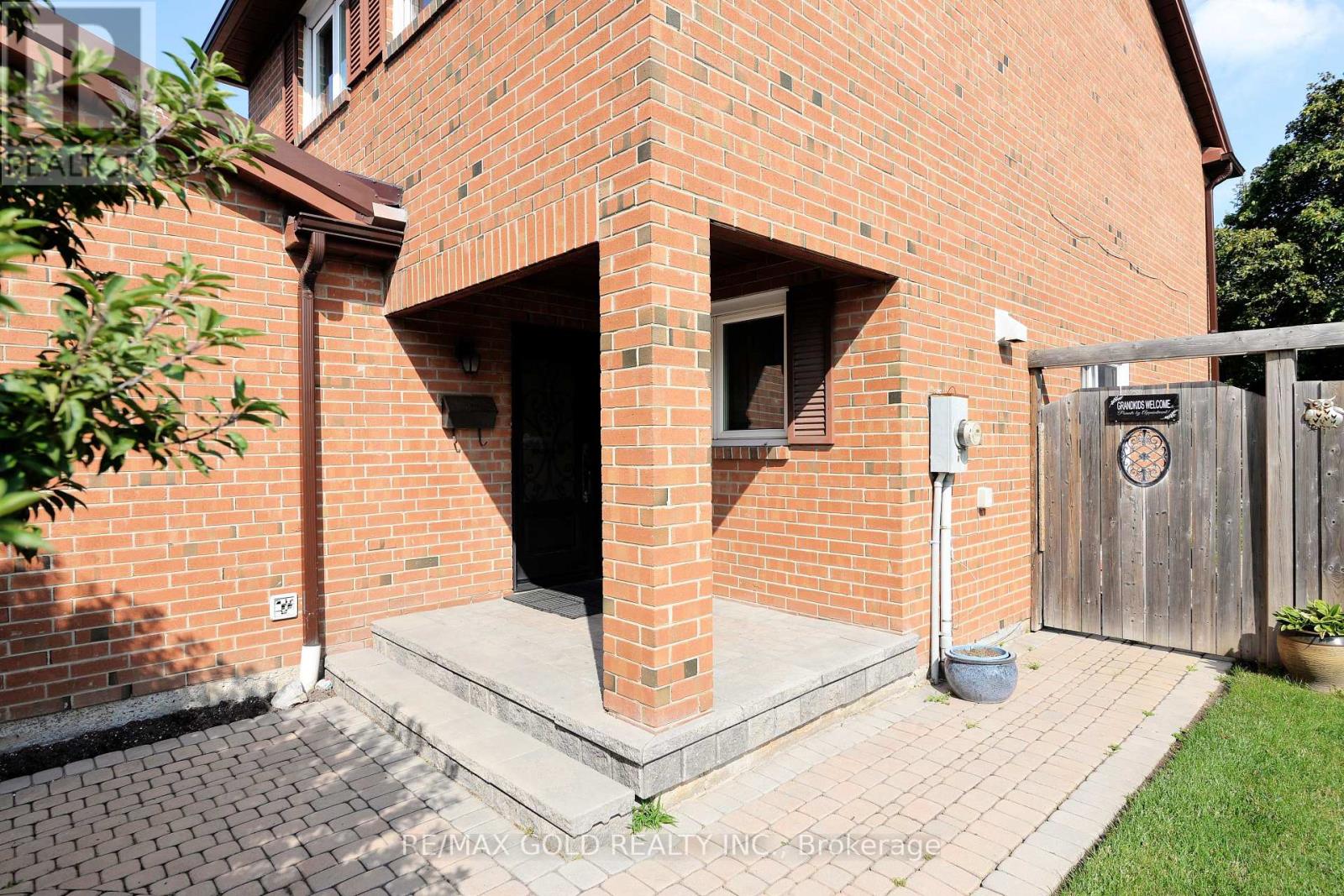 4284 Sawmill Valley Drive, Mississauga, Ontario  L5L 3M9 - Photo 4 - W13692540