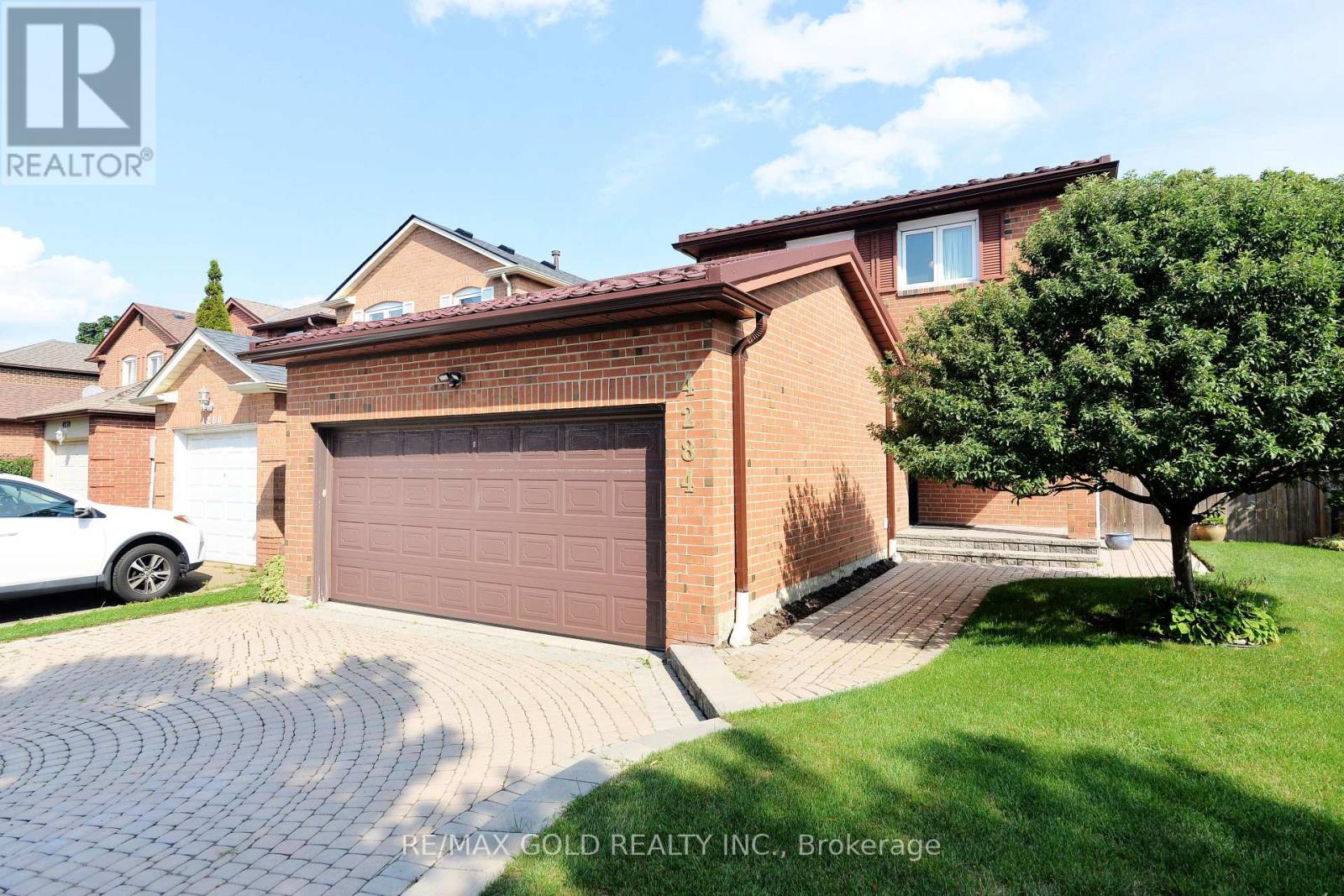 4284 Sawmill Valley Drive, Mississauga, Ontario  L5L 3M9 - Photo 5 - W13692540