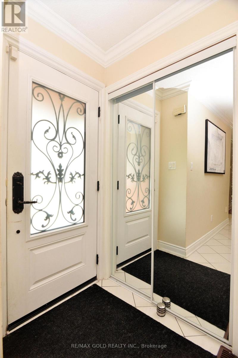 4284 Sawmill Valley Drive, Mississauga, Ontario  L5L 3M9 - Photo 7 - W13692540