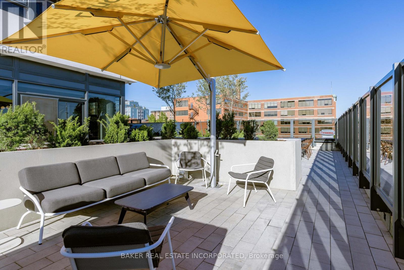610 - 740 DUPONT STREET