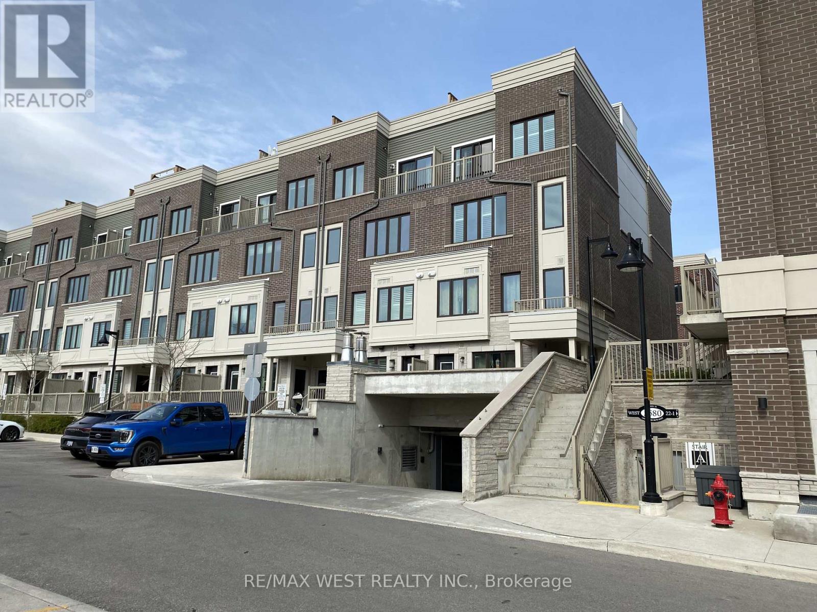 18 - 95 EASTWOOD PARK GARDENS, Toronto, Ontario