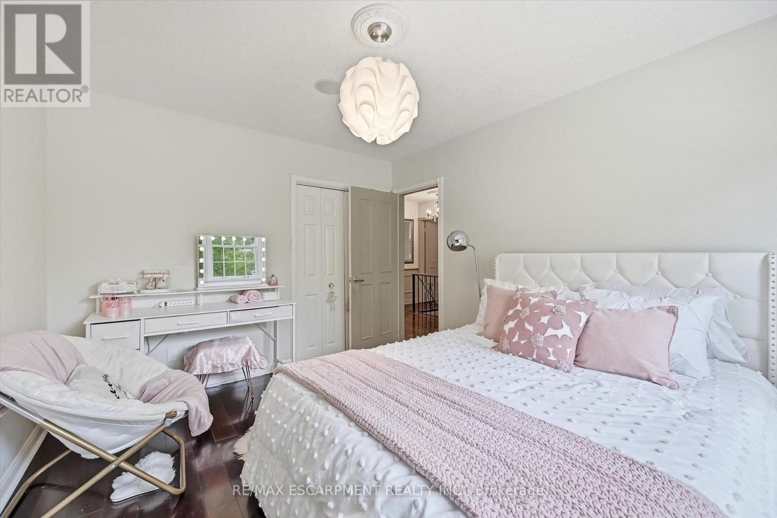 247 Linwood Crescent, Burlington, Ontario  L7L 4A2 - Photo 34 - W13692598