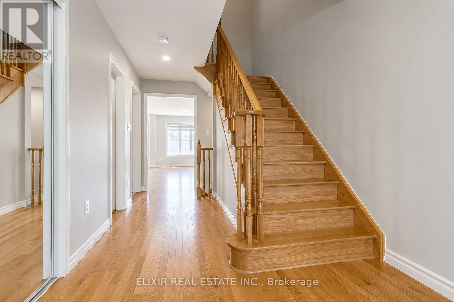 90 Delport Close, Brampton, Ontario  L6P 1V2 - Photo 5 - W13692632