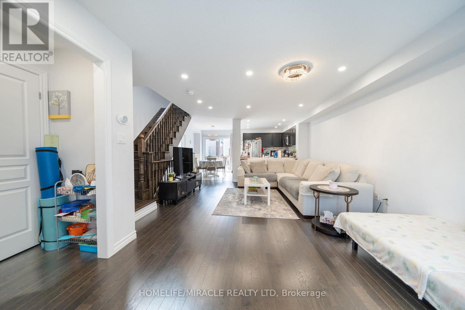 10 KENRIDGE TERRACE
