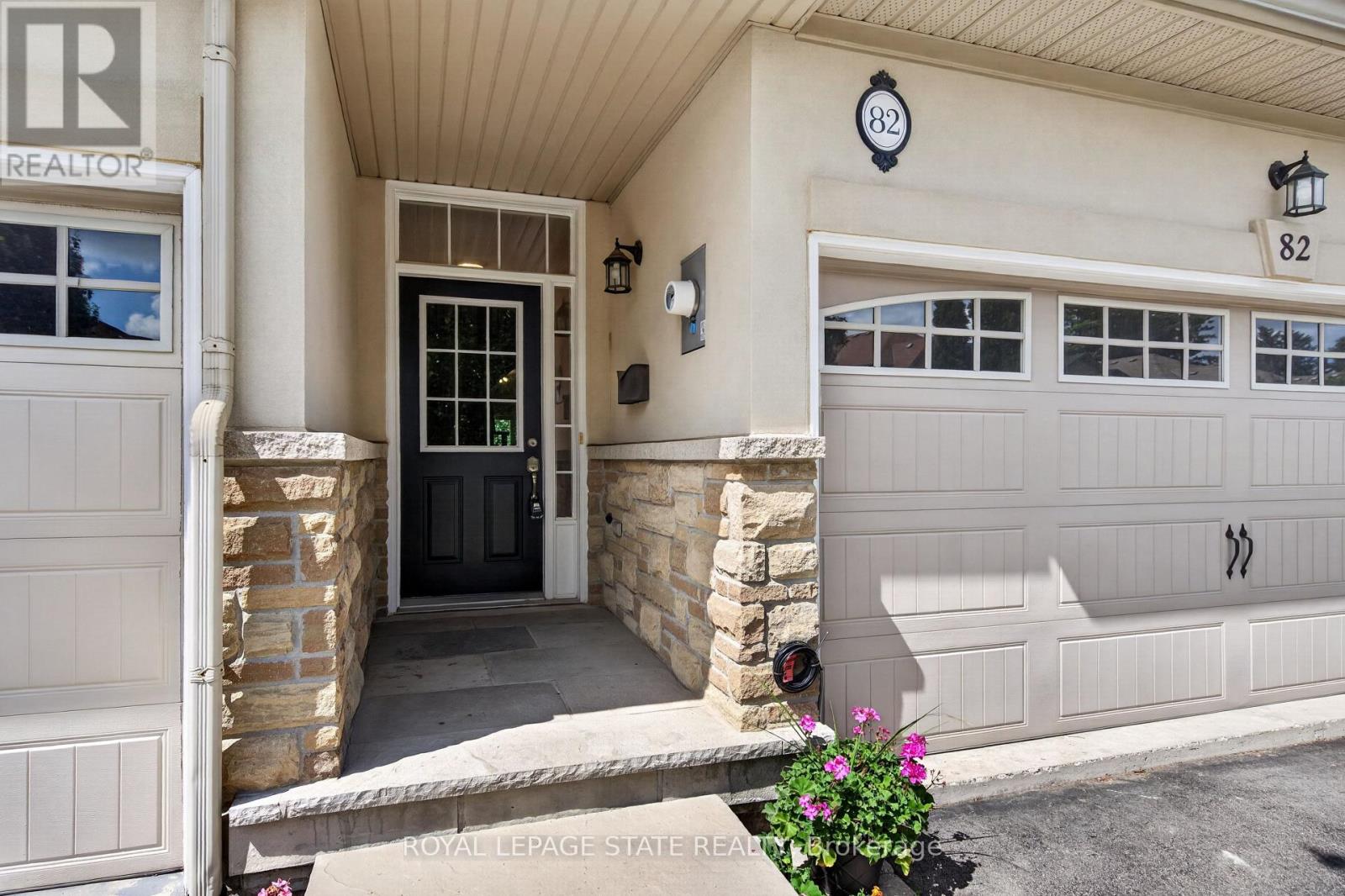 82 Maplevale Drive, Hamilton, Ontario  L9G 0C5 - Photo 3 - X13692470