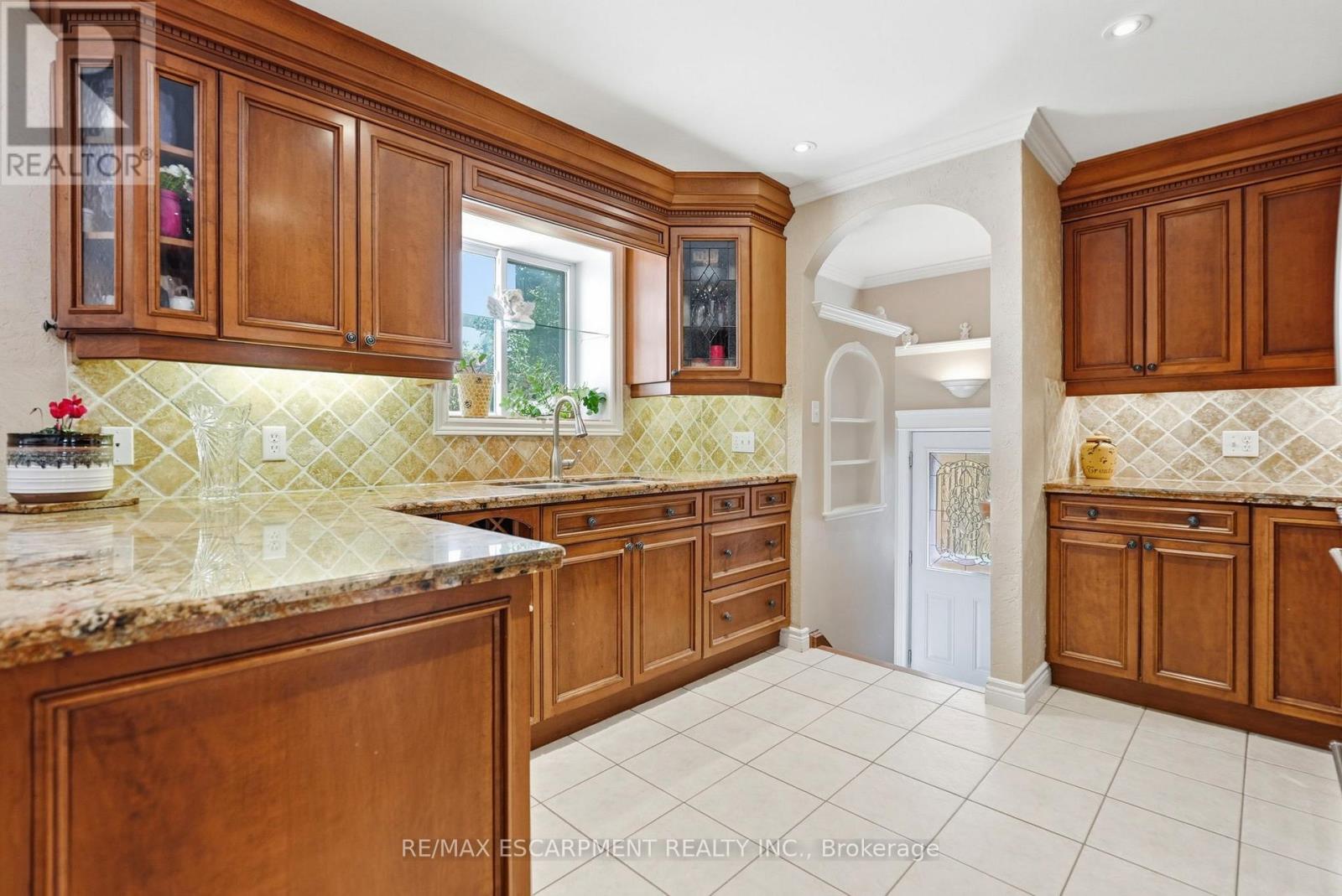 3 Mitchell Avenue, Hamilton, Ontario  L9A 1W1 - Photo 10 - X13692624