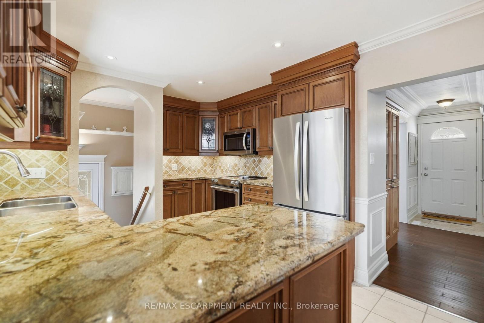 3 Mitchell Avenue, Hamilton, Ontario  L9A 1W1 - Photo 8 - X13692624