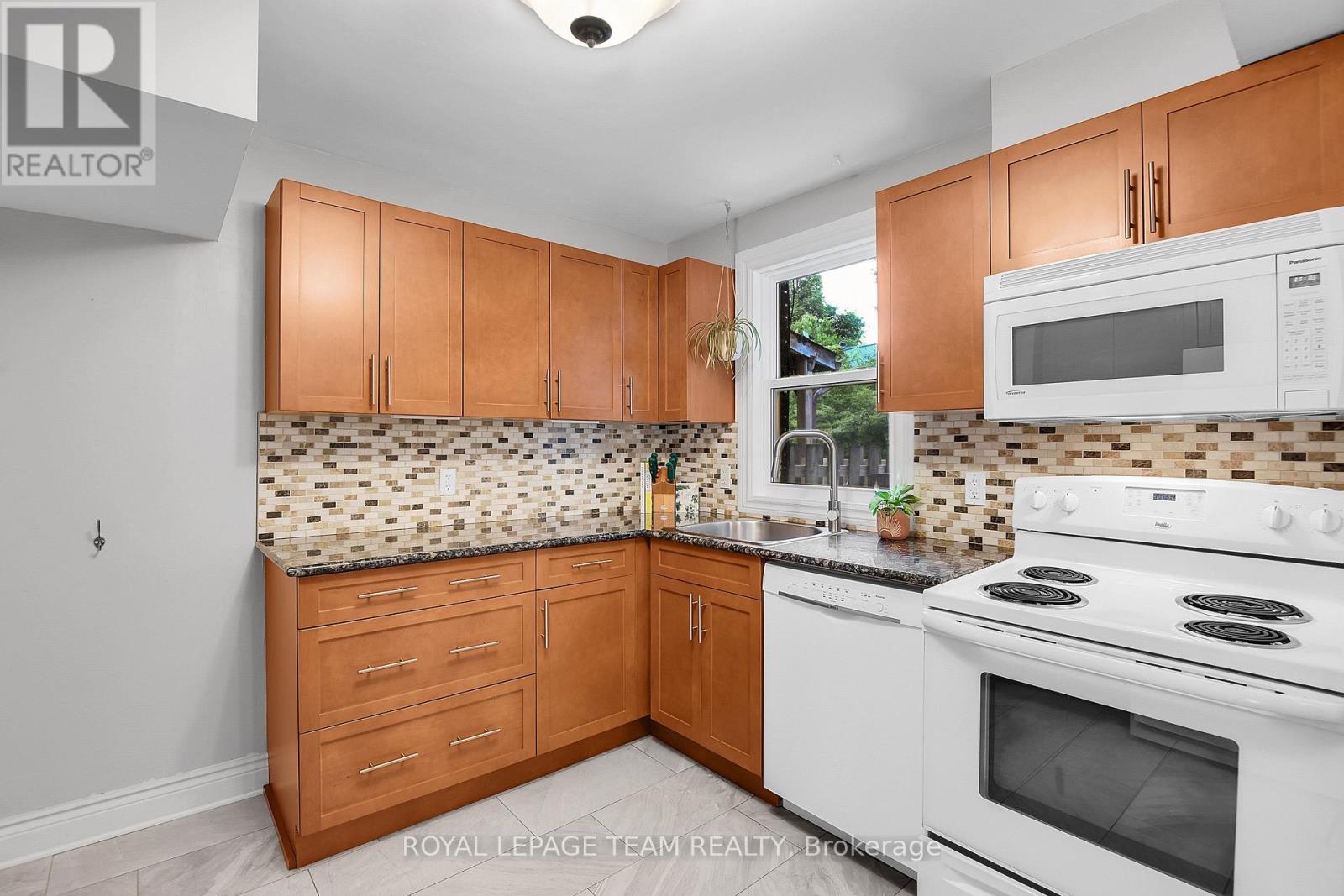 1248 Summerville Avenue, Ottawa, Ontario  K1Z 8G5 - Photo 10 - X13692584