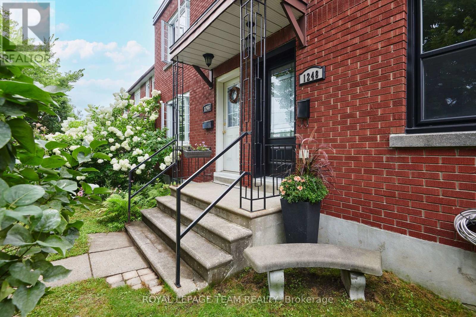 1248 Summerville Avenue, Ottawa, Ontario  K1Z 8G5 - Photo 2 - X13692584