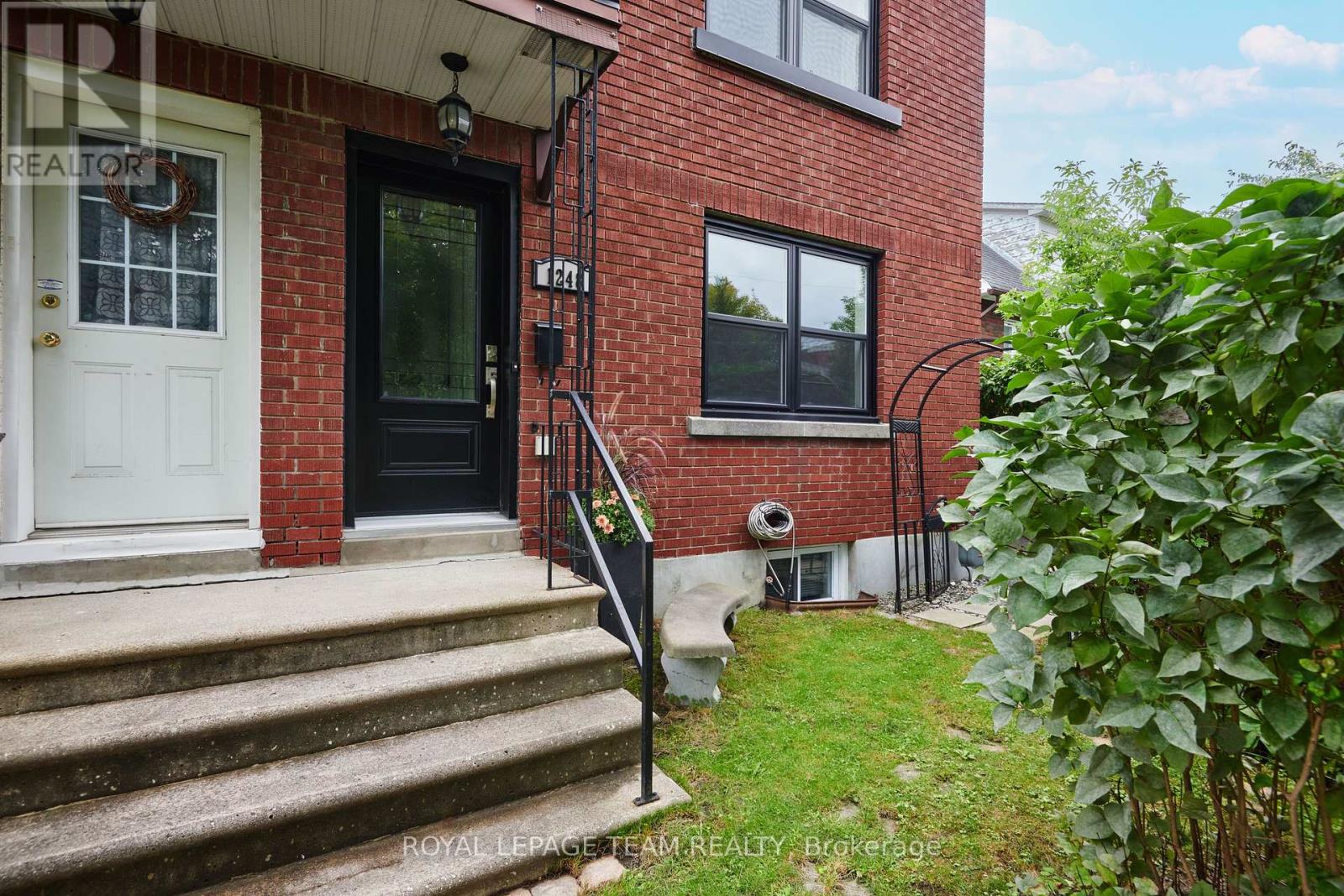 1248 Summerville Avenue, Ottawa, Ontario  K1Z 8G5 - Photo 3 - X13692584